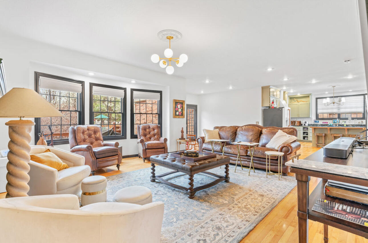 903 East Gaslight Drive Property Photo 15