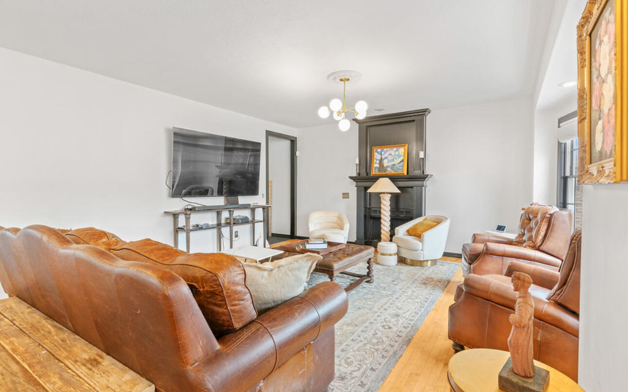 903 East Gaslight Drive Property Photo 17