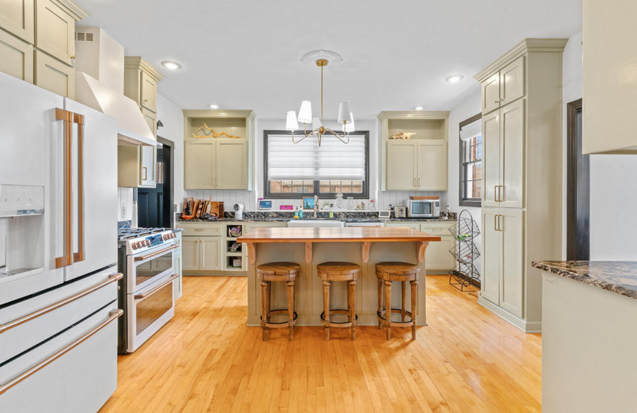 903 East Gaslight Drive Property Photo 20