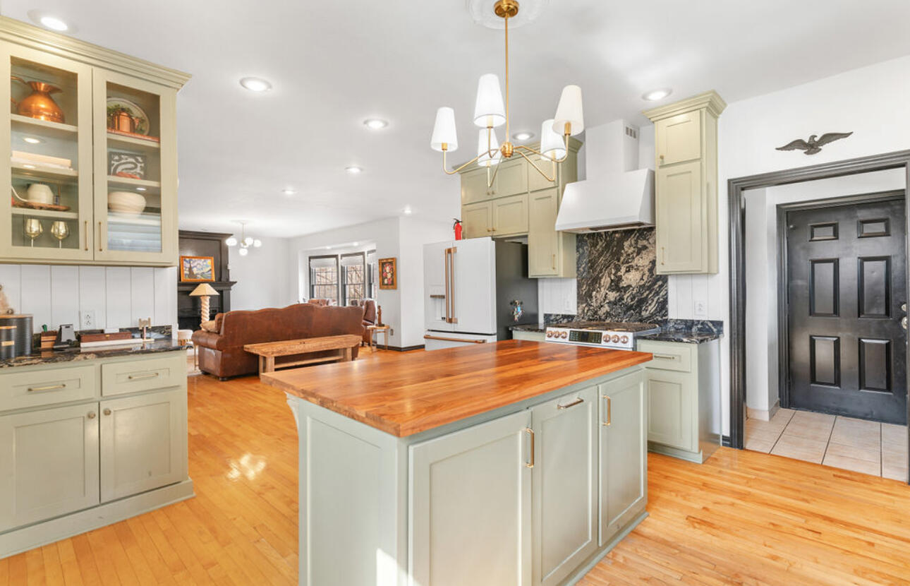 903 East Gaslight Drive Property Photo 21