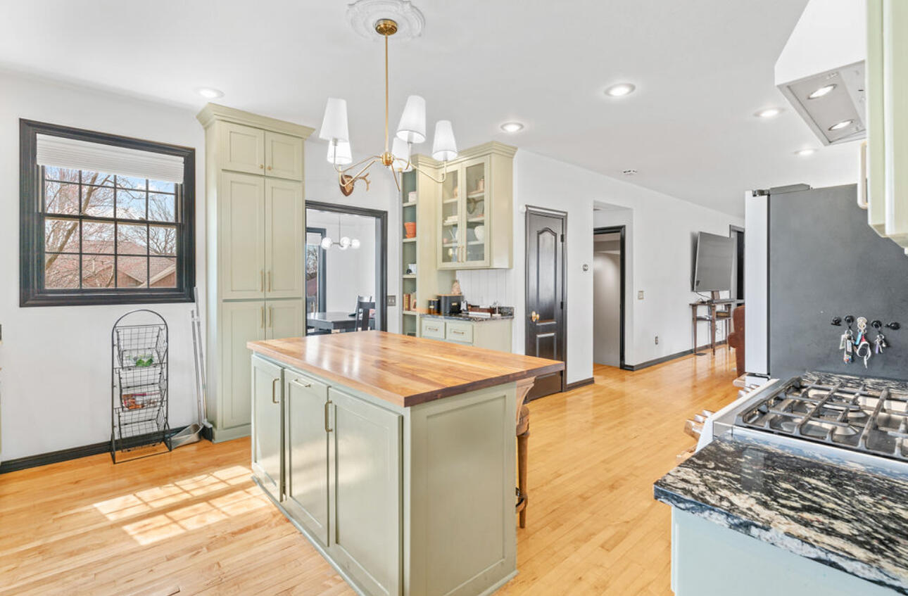 903 East Gaslight Drive Property Photo 23