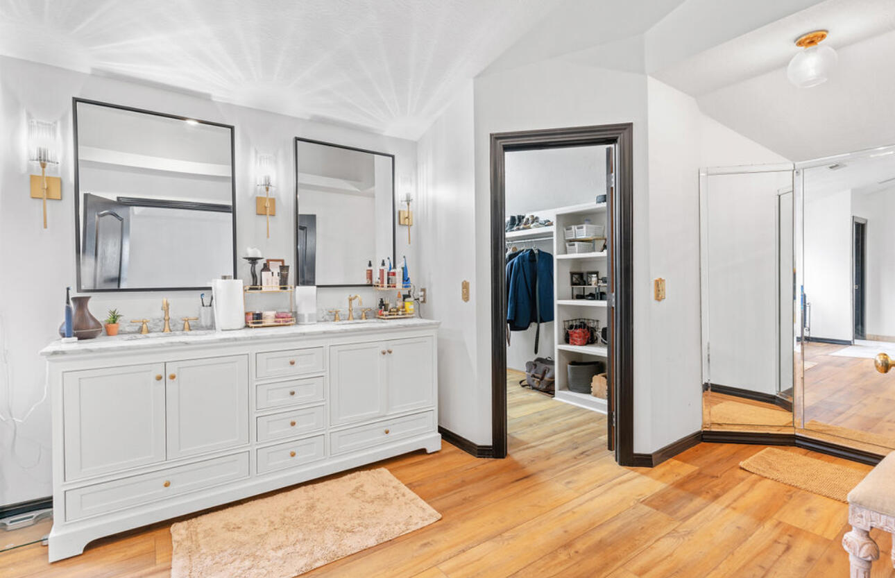 903 East Gaslight Drive Property Photo 29