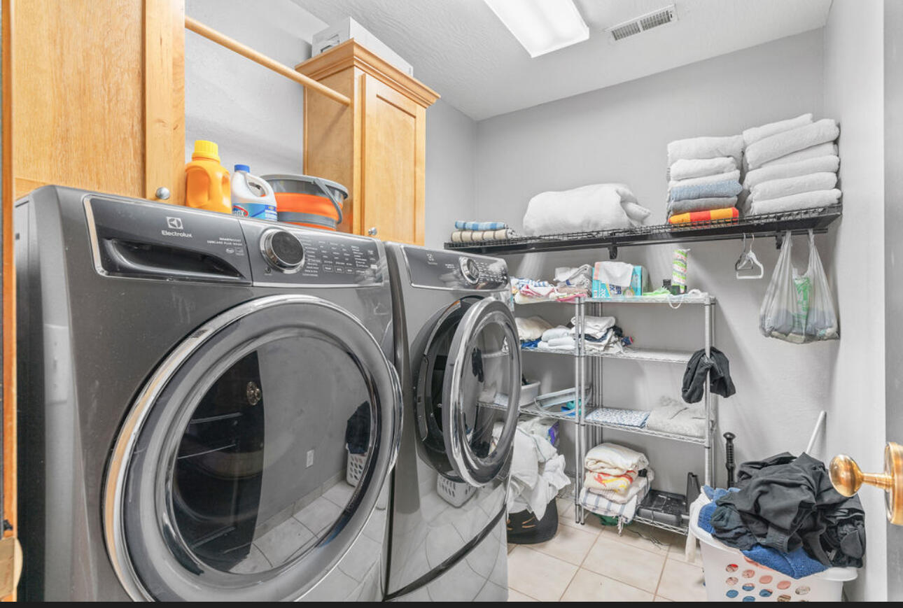 903 East Gaslight Drive Property Photo 33