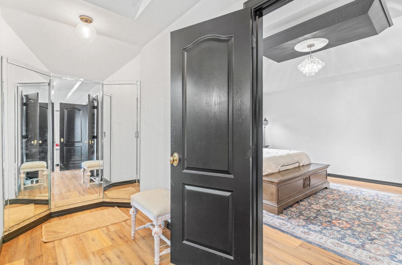 903 East Gaslight Drive Property Photo 38