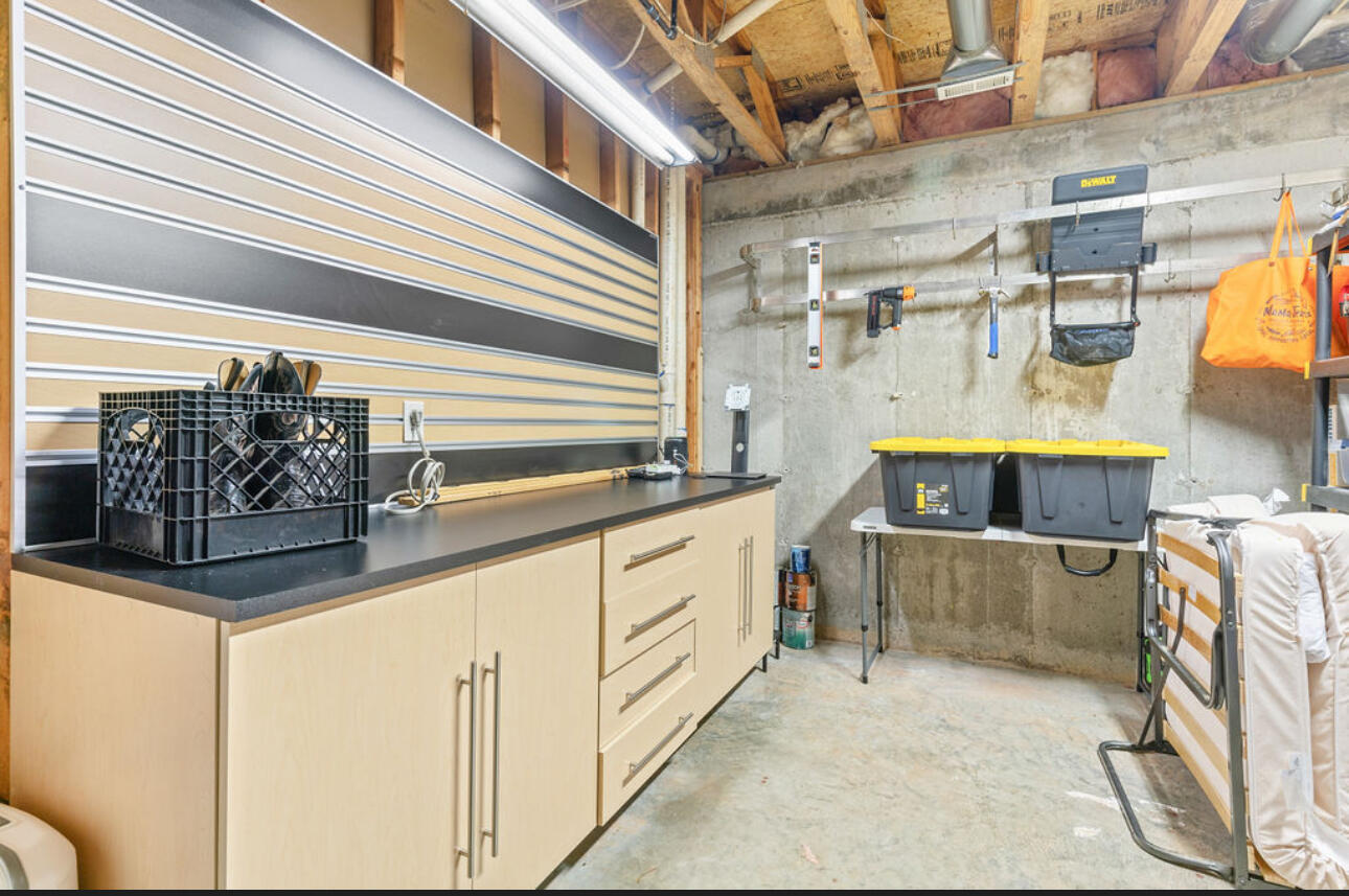 903 East Gaslight Drive Property Photo 41