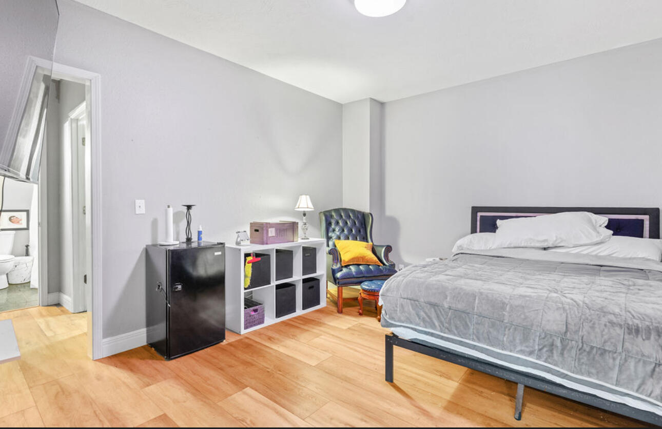 903 East Gaslight Drive Property Photo 42