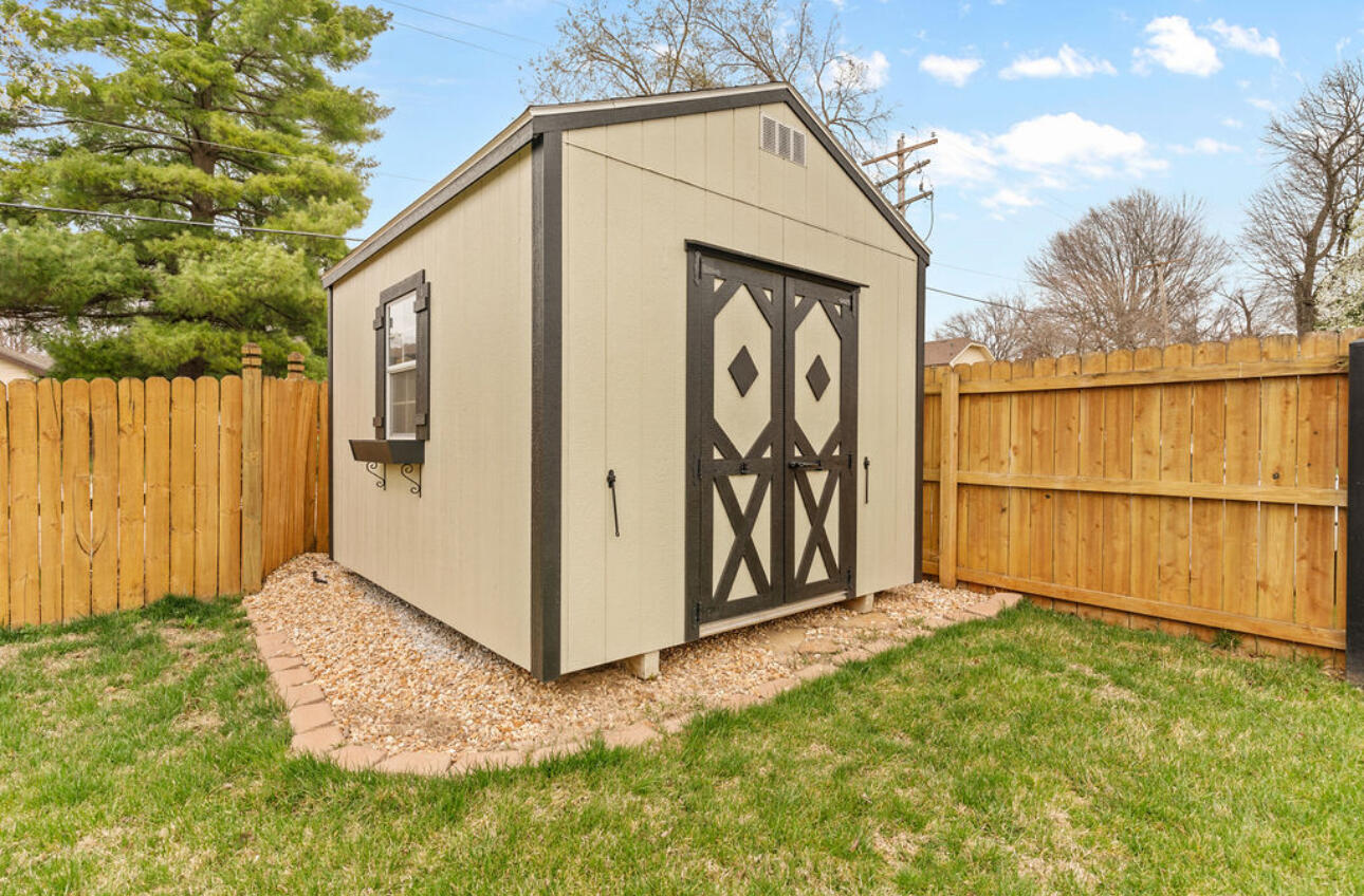 903 East Gaslight Drive Property Photo 44