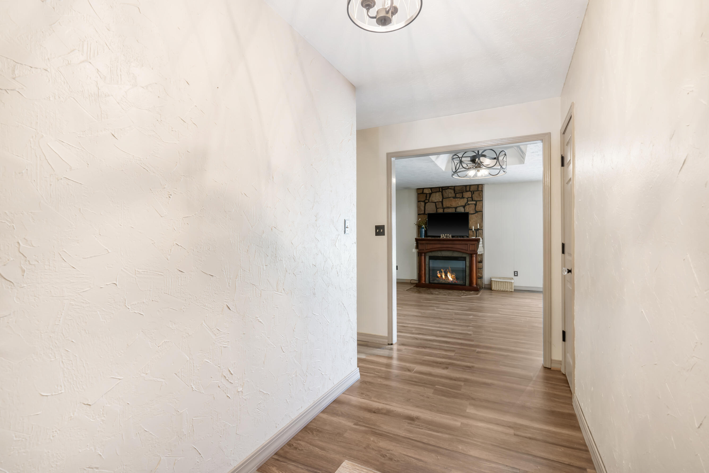 1120 East Oak Tree Lane Property Photo 5