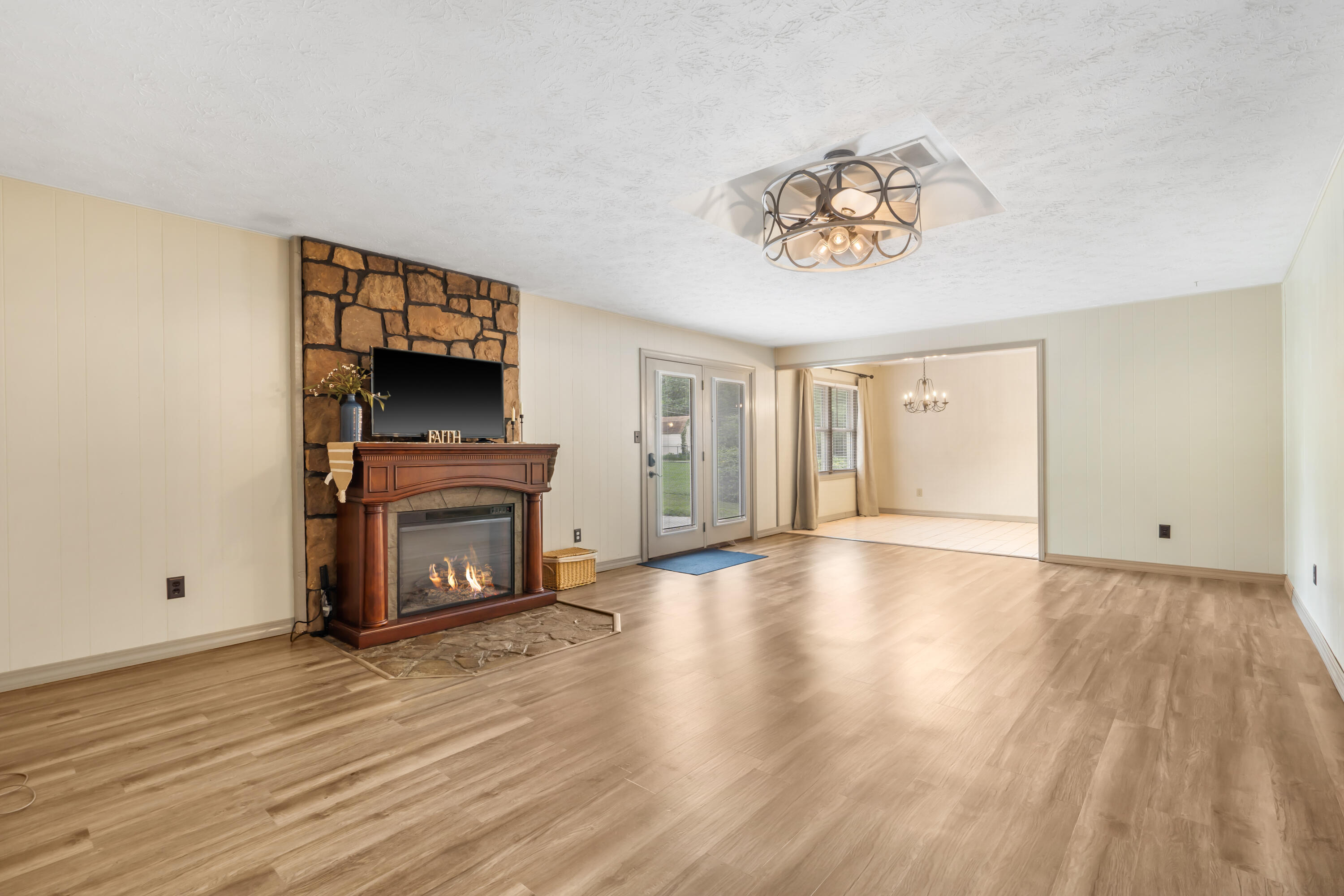 1120 East Oak Tree Lane Property Photo 7