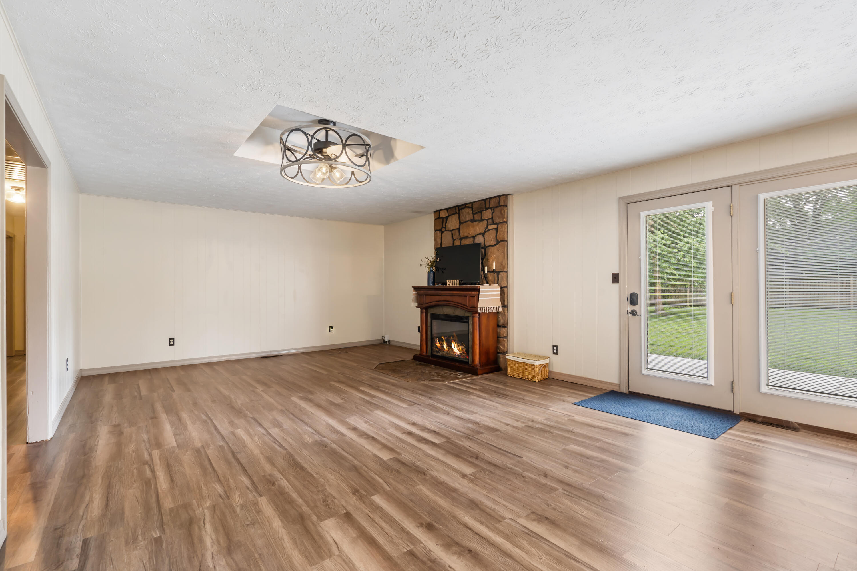 1120 East Oak Tree Lane Property Photo 8