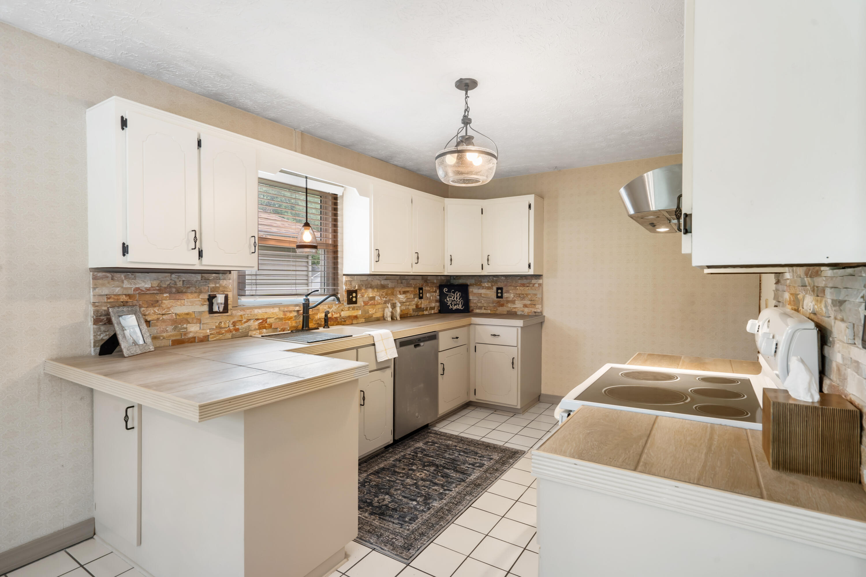 1120 East Oak Tree Lane Property Photo 11