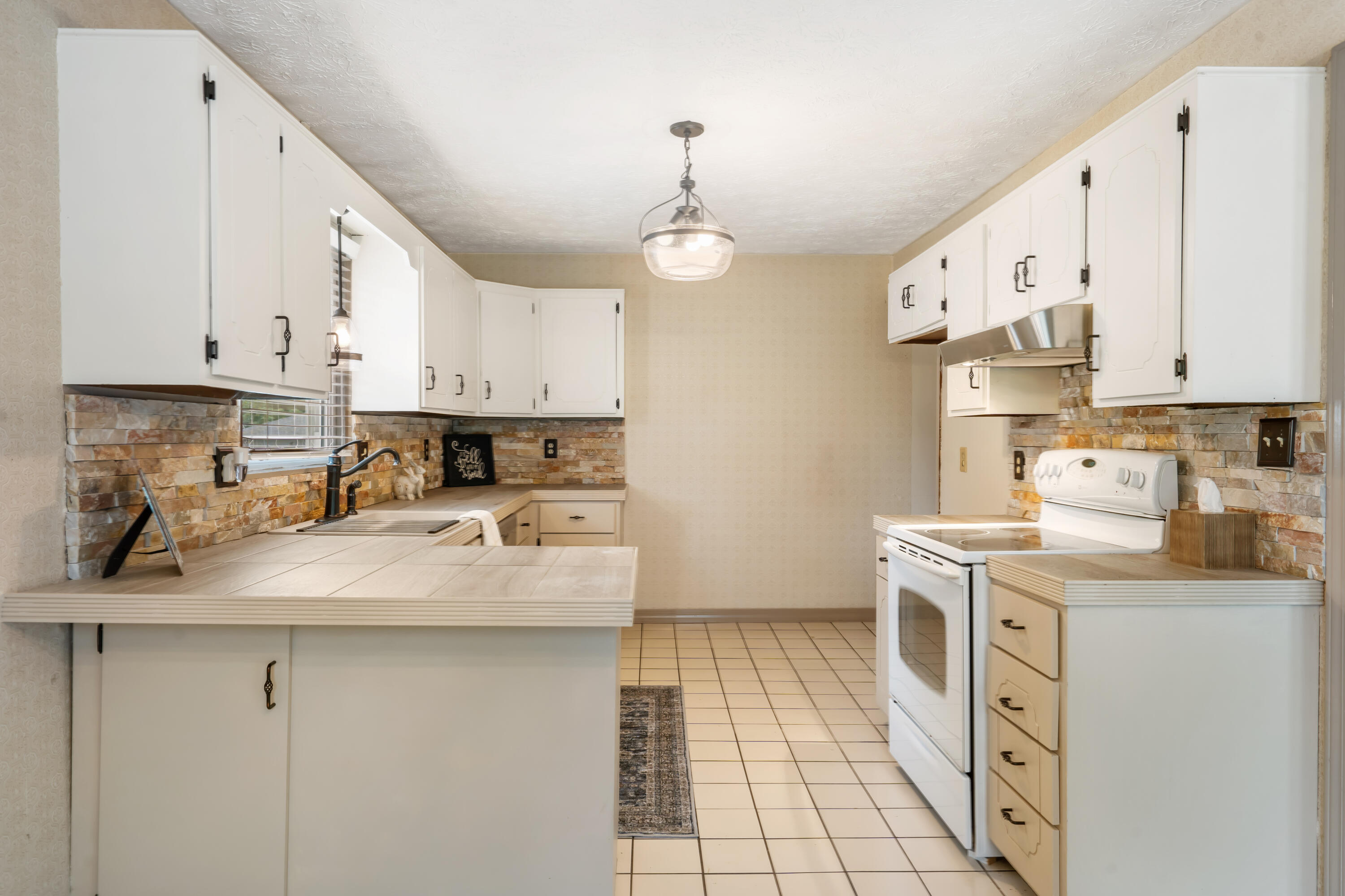 1120 East Oak Tree Lane Property Photo 12