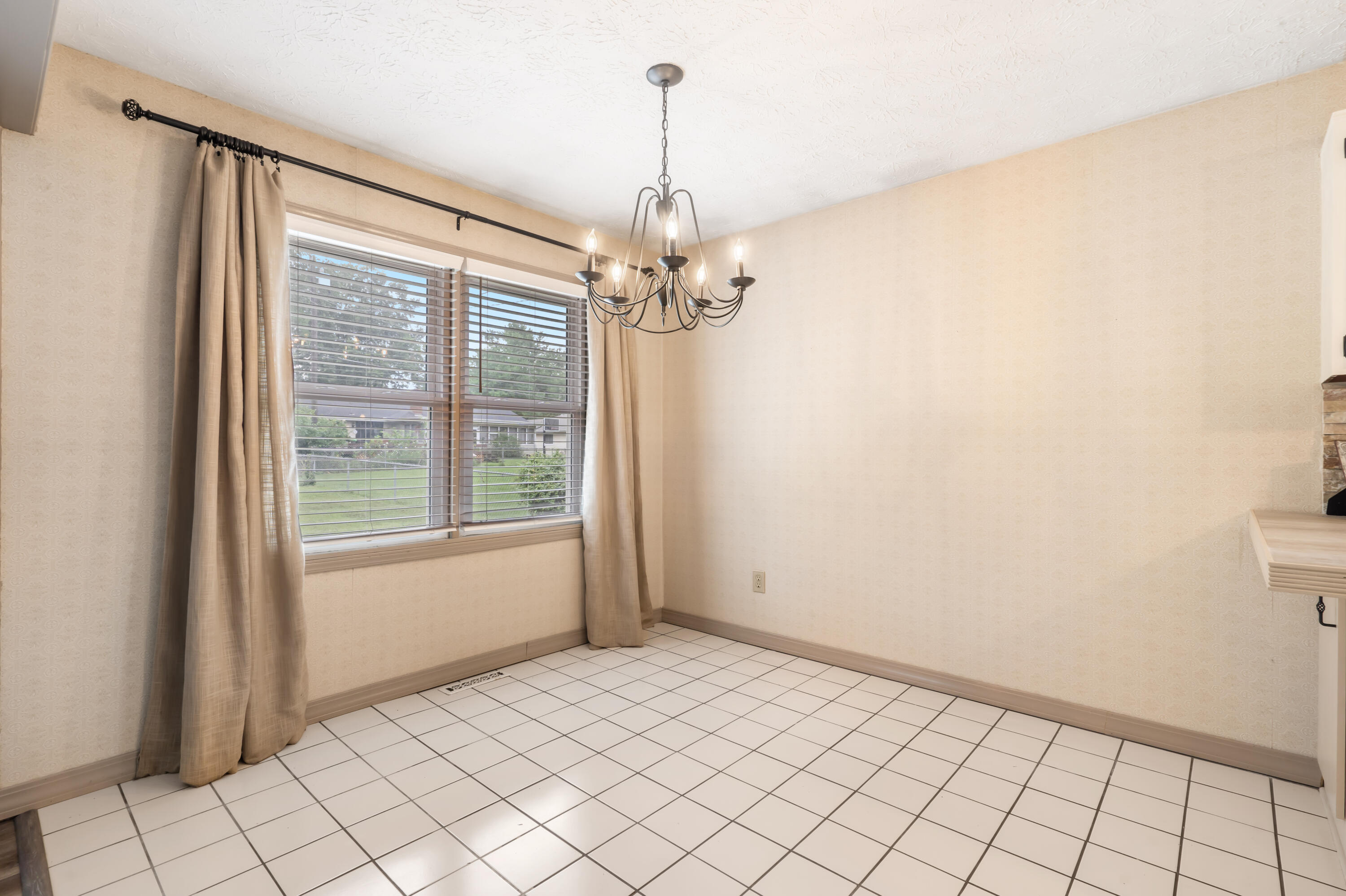 1120 East Oak Tree Lane Property Photo 15