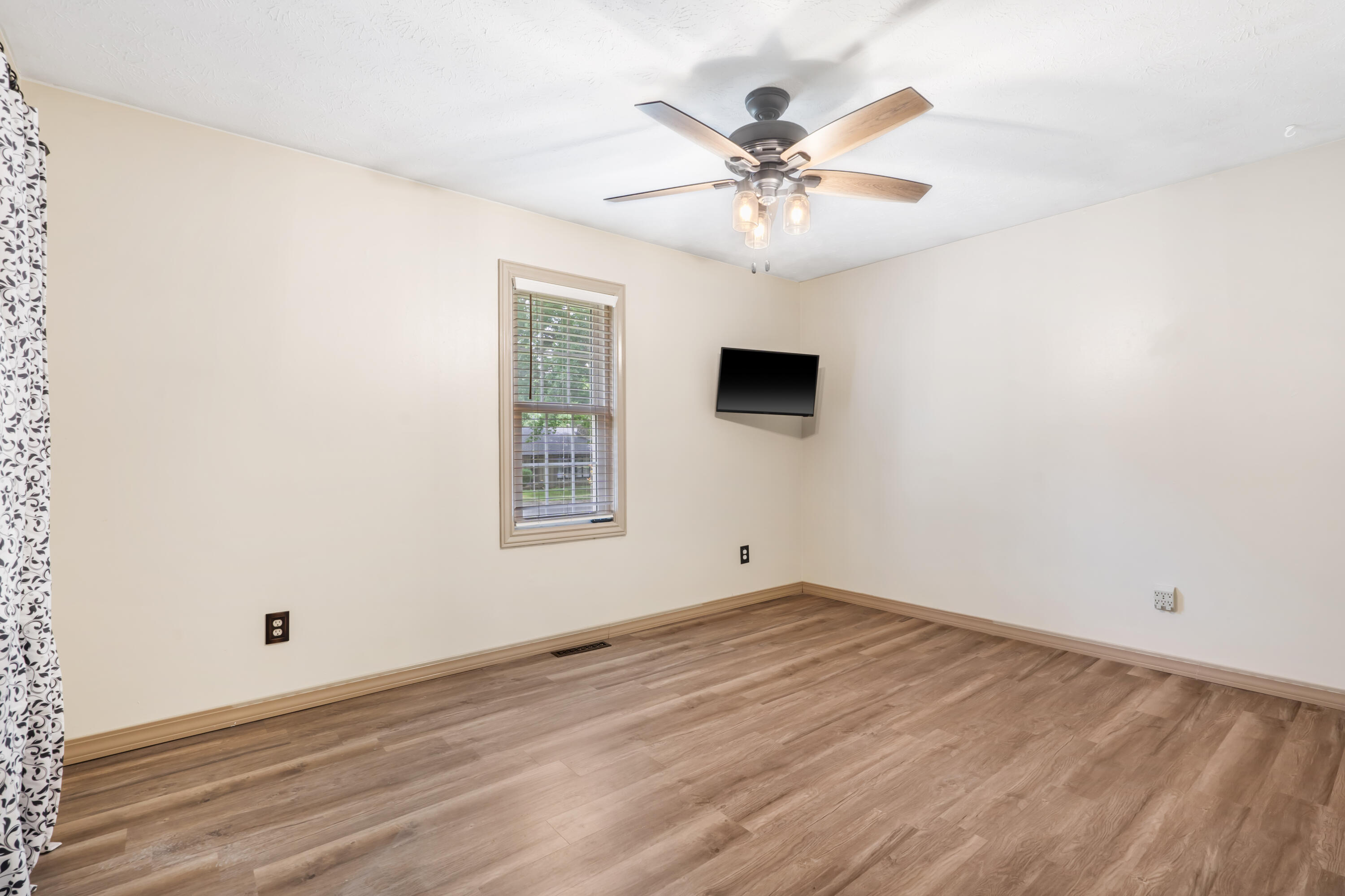 1120 East Oak Tree Lane Property Photo 21