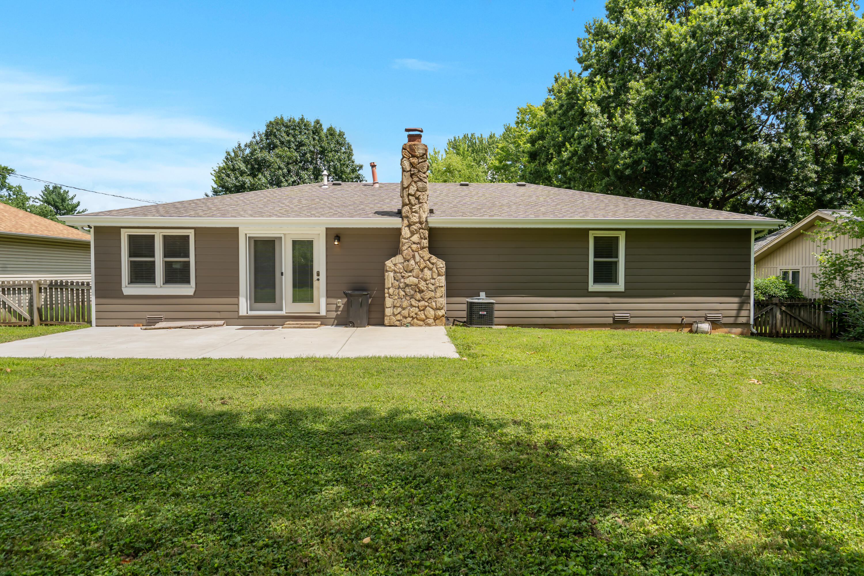 1120 East Oak Tree Lane Property Photo 26