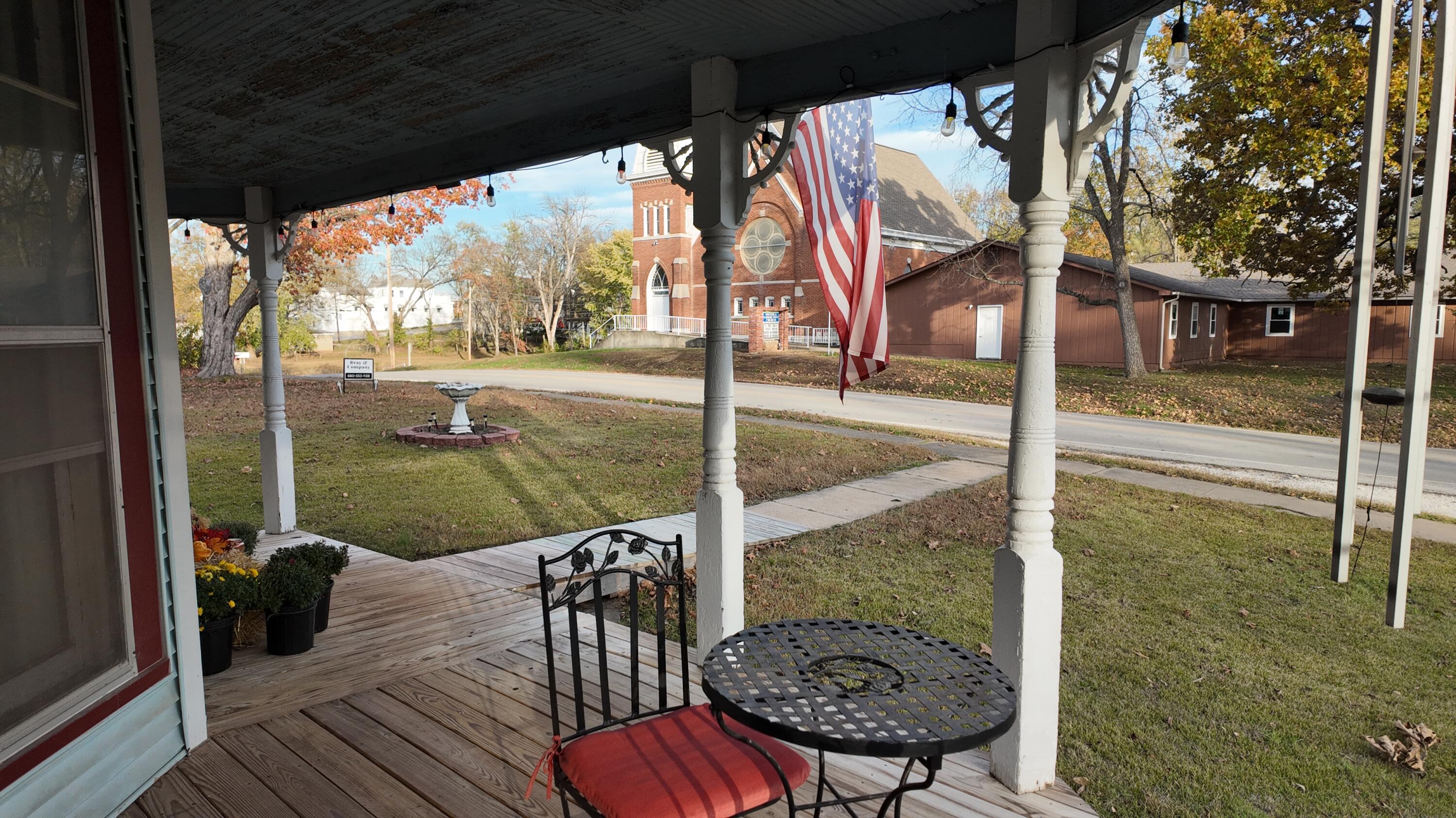 320 2nd Street Property Photo 4