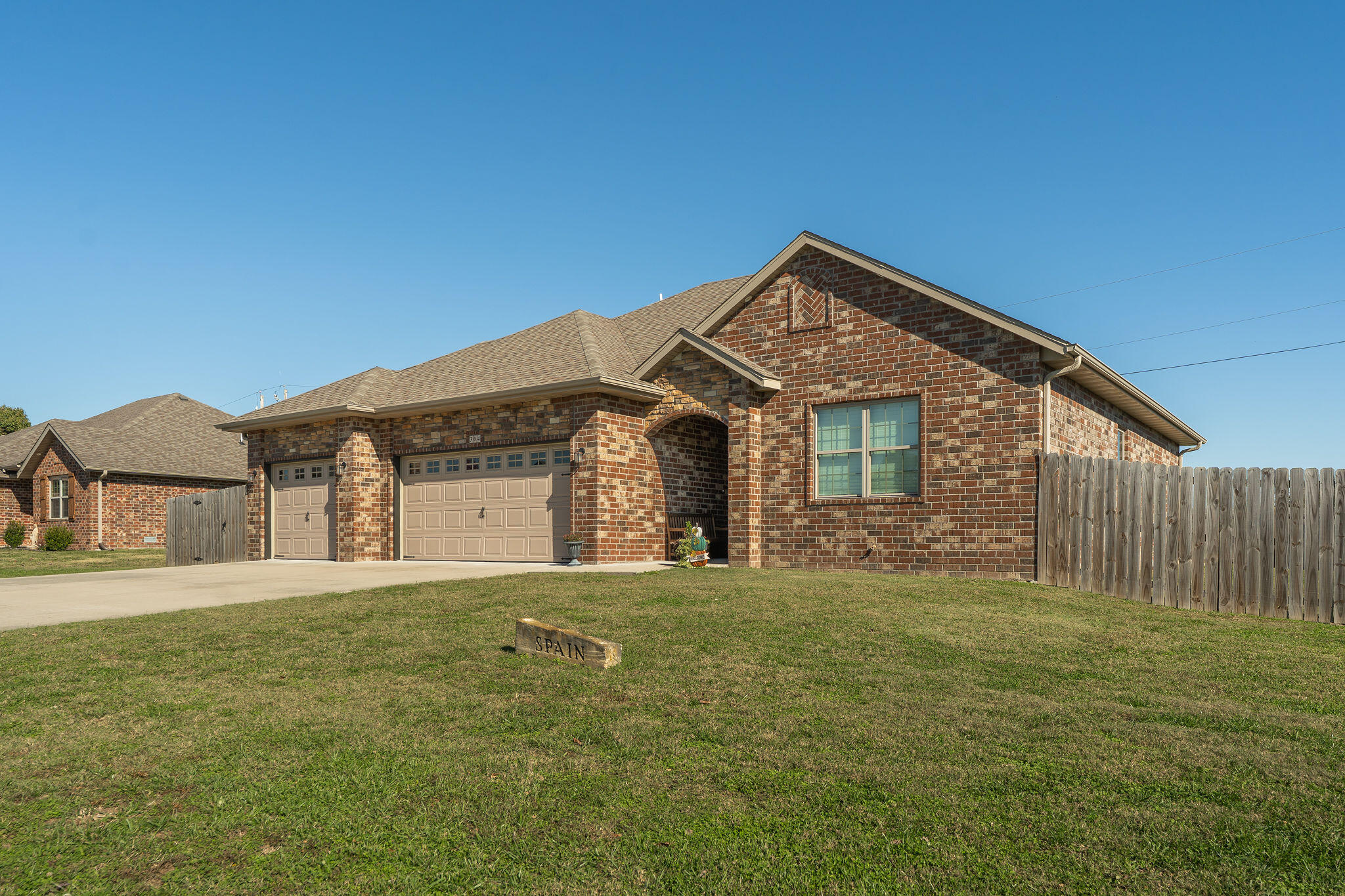 304 Regan Run Property Photo 2