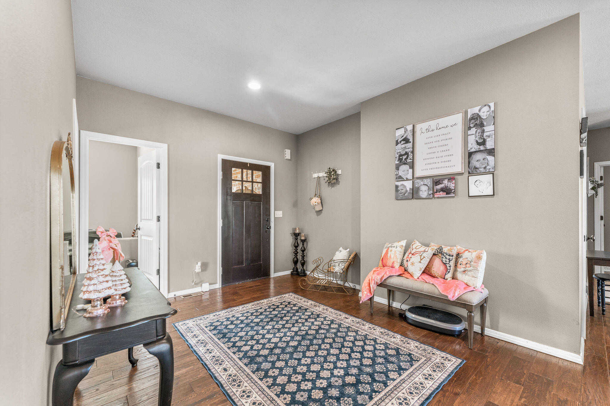 304 Regan Run Property Photo 5