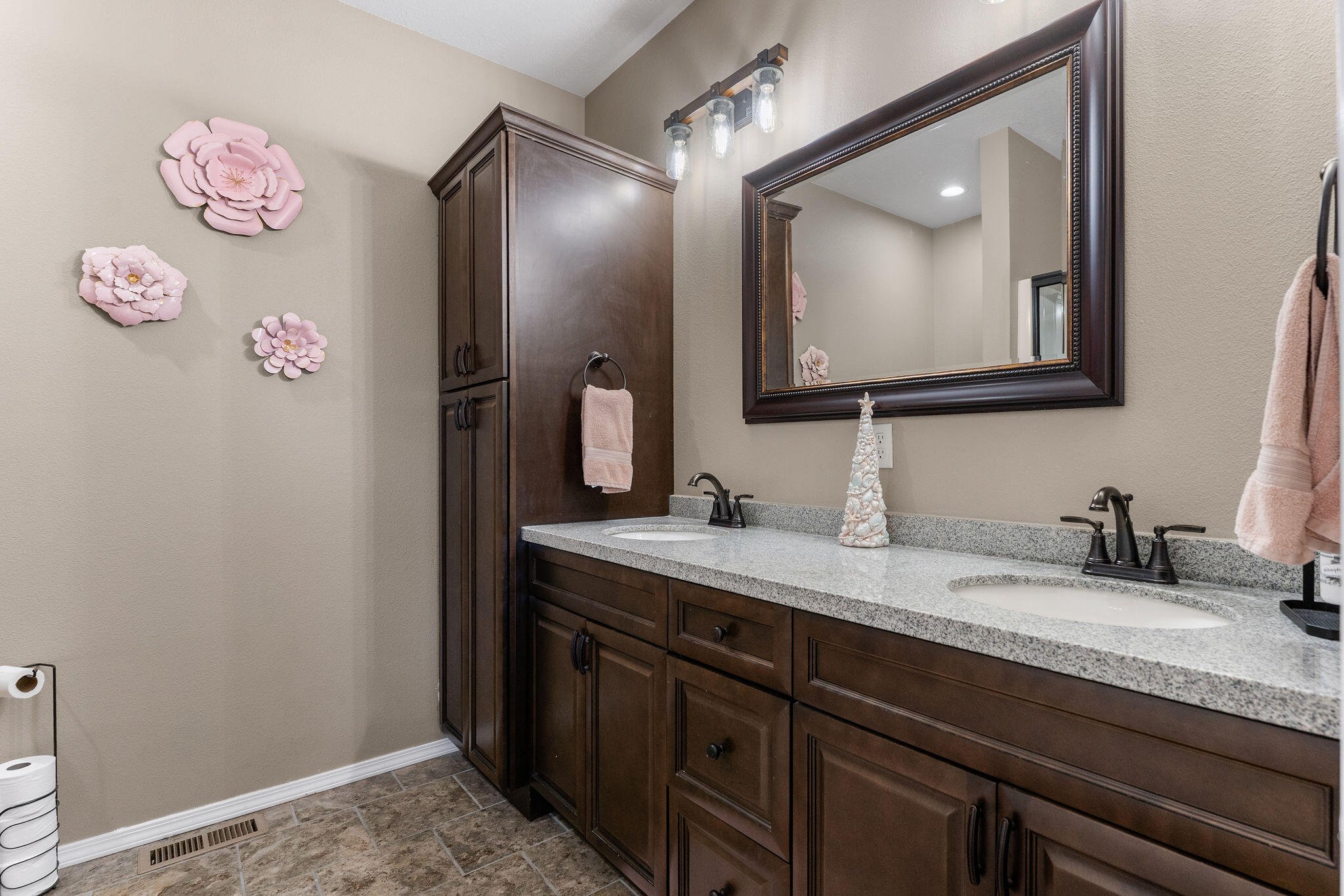 304 Regan Run Property Photo 17