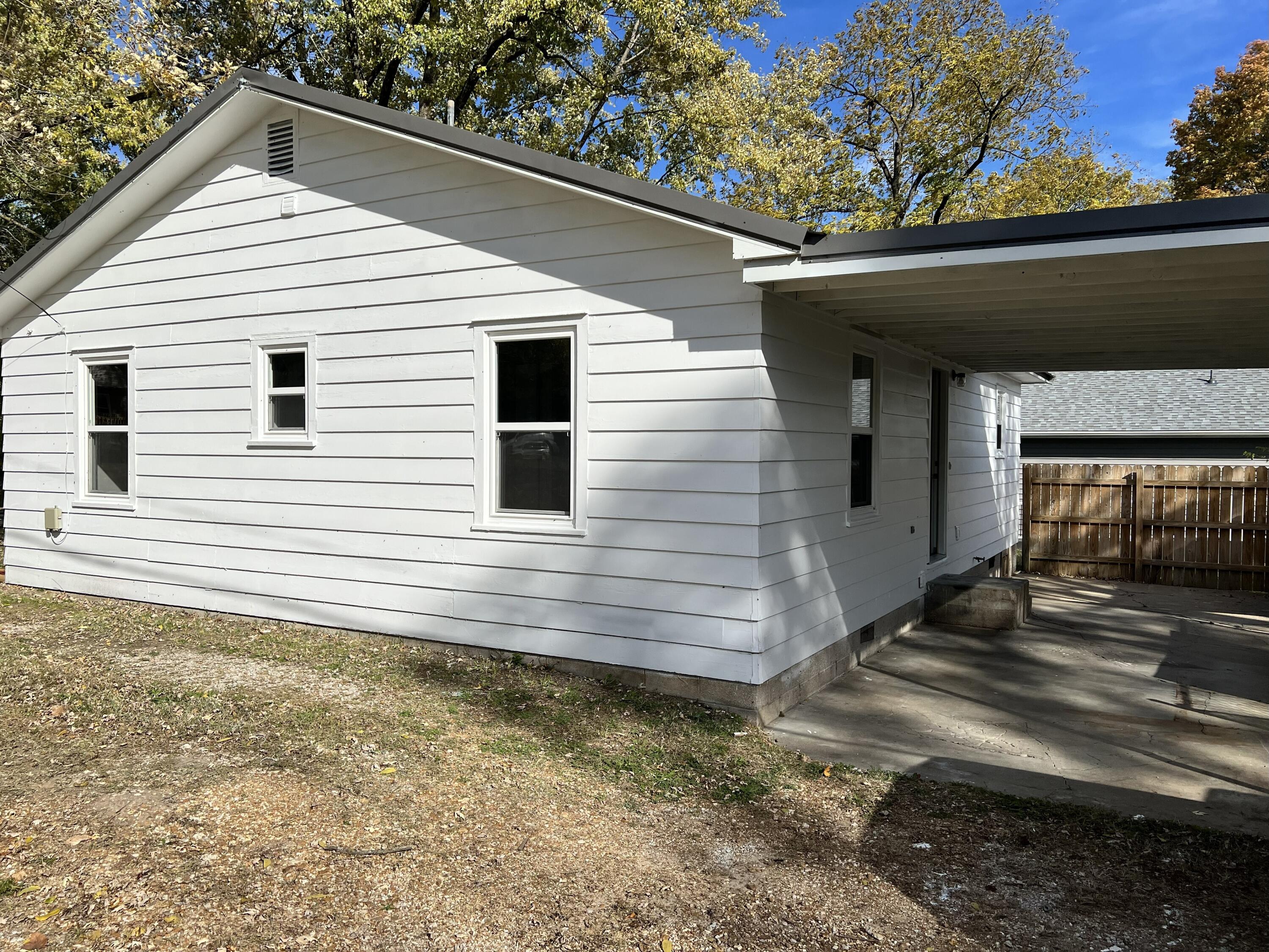 606 West Olive Street Property Photo 4