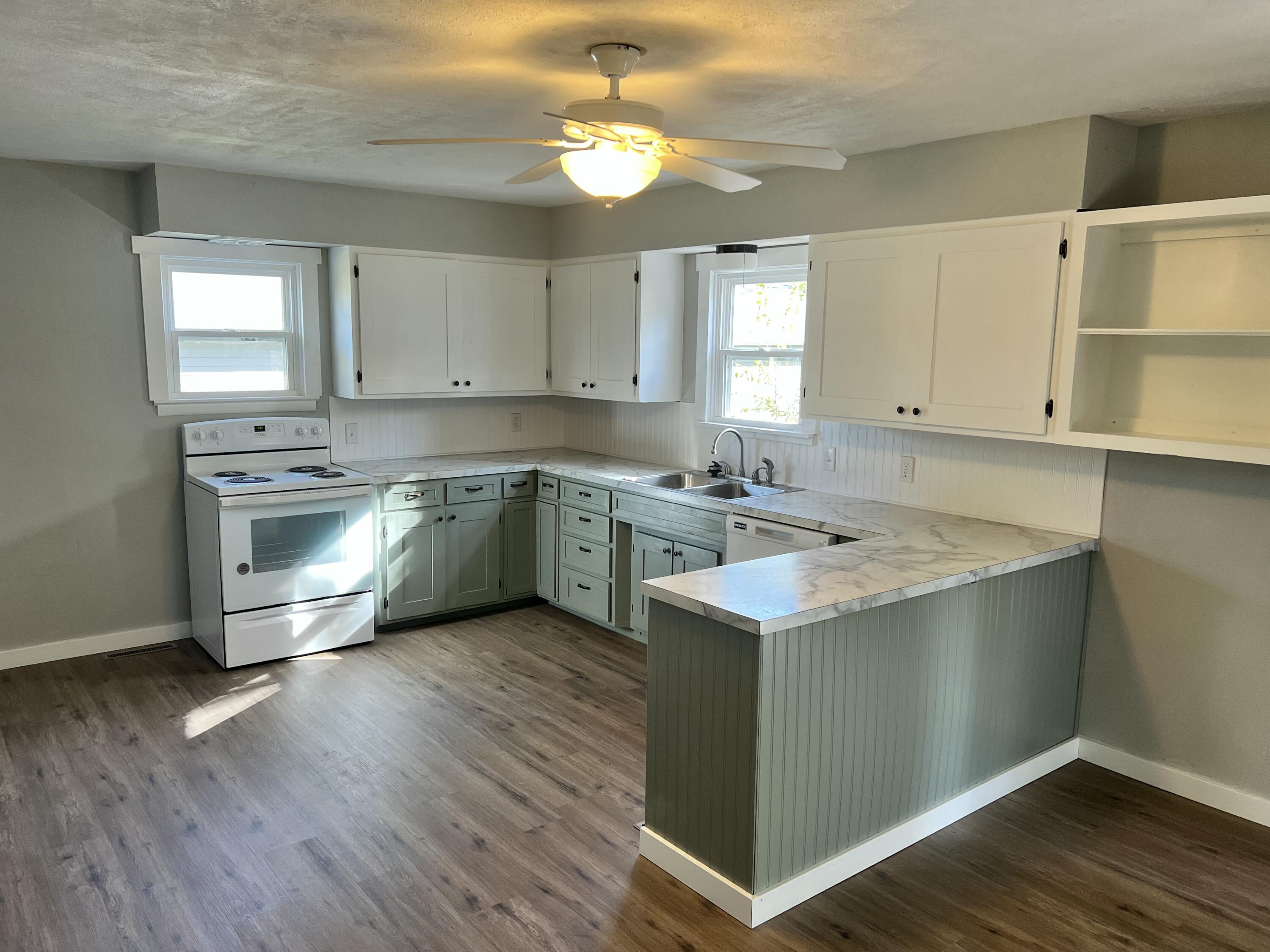 606 West Olive Street Property Photo 6