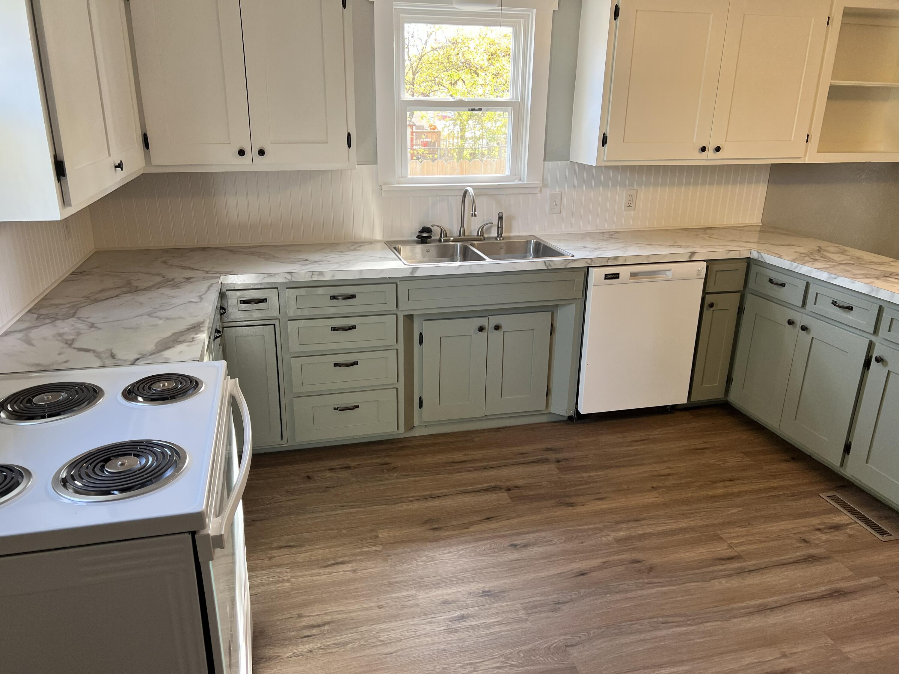 606 West Olive Street Property Photo 7