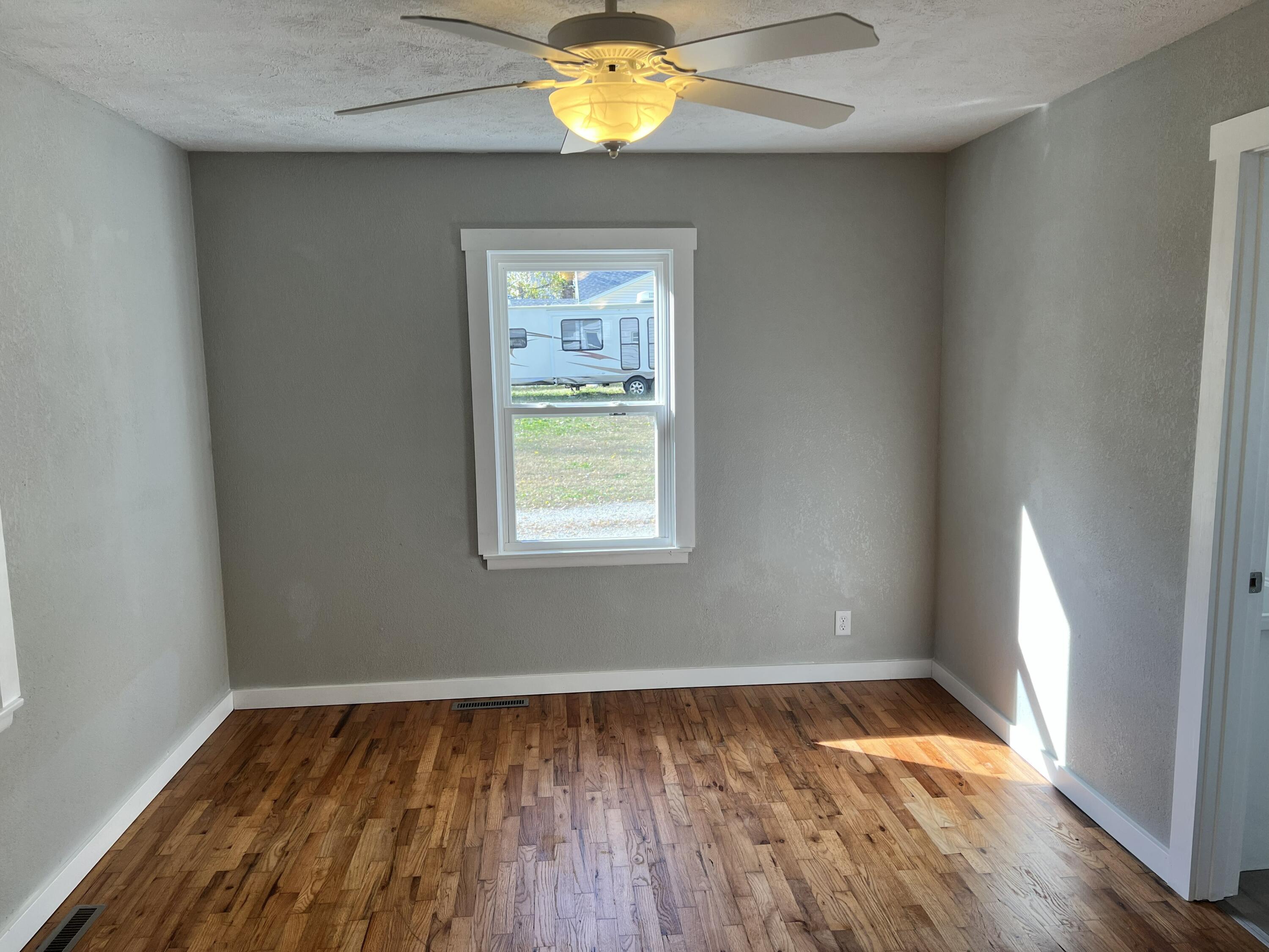 606 West Olive Street Property Photo 9