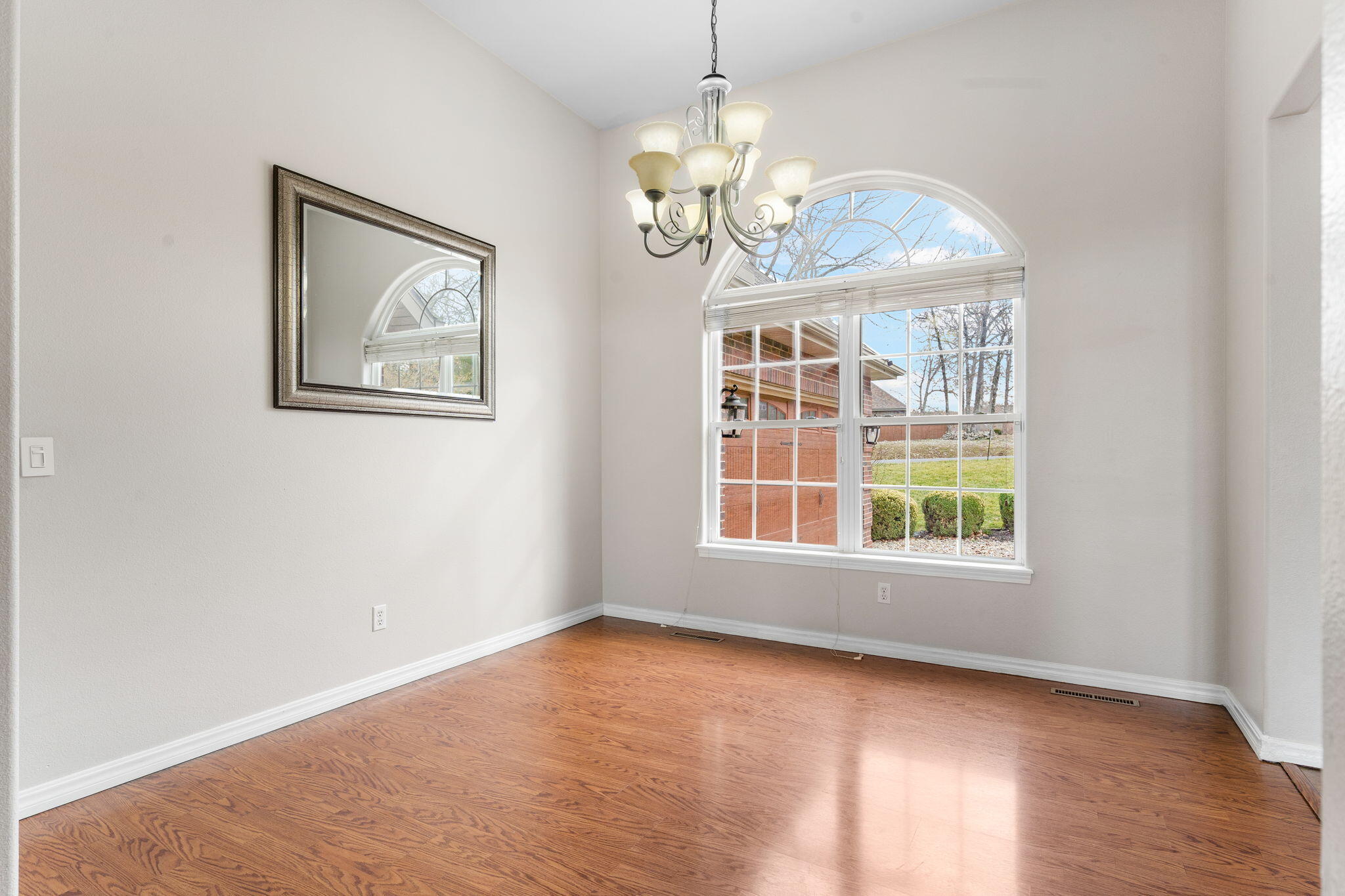 852 Silvercliff Way Property Photo 28