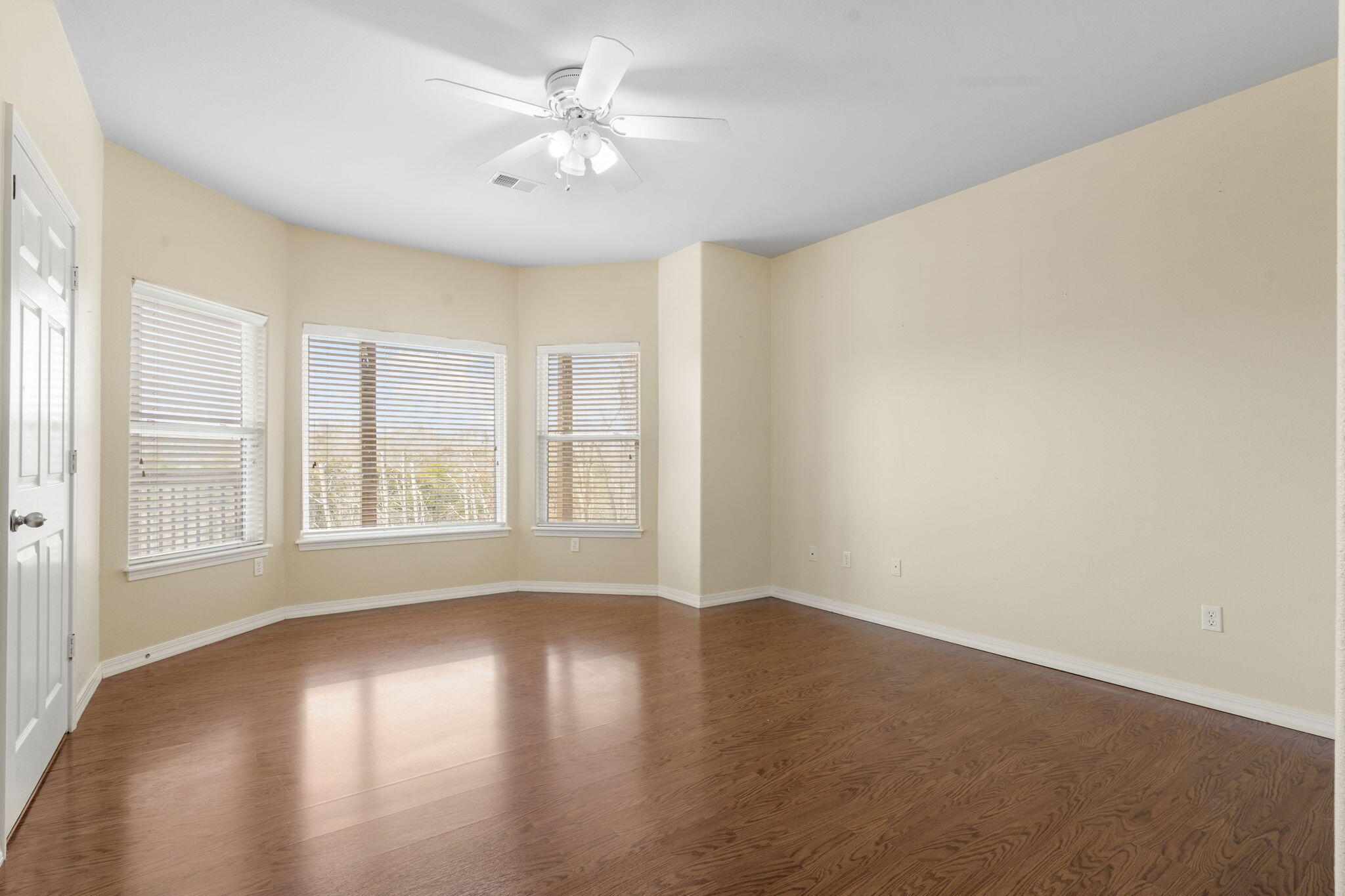 852 Silvercliff Way Property Photo 77