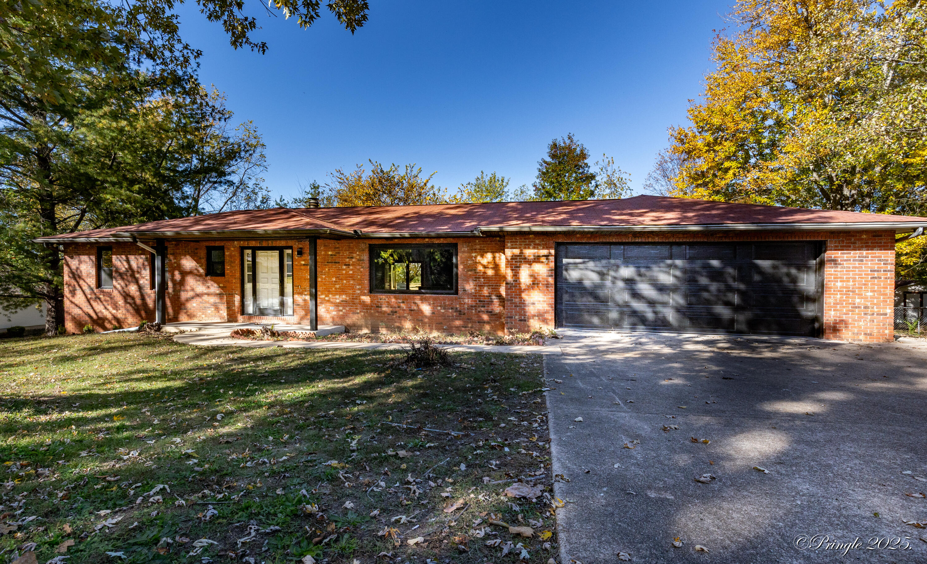 1577 W Broadway Ave Property Photo 1