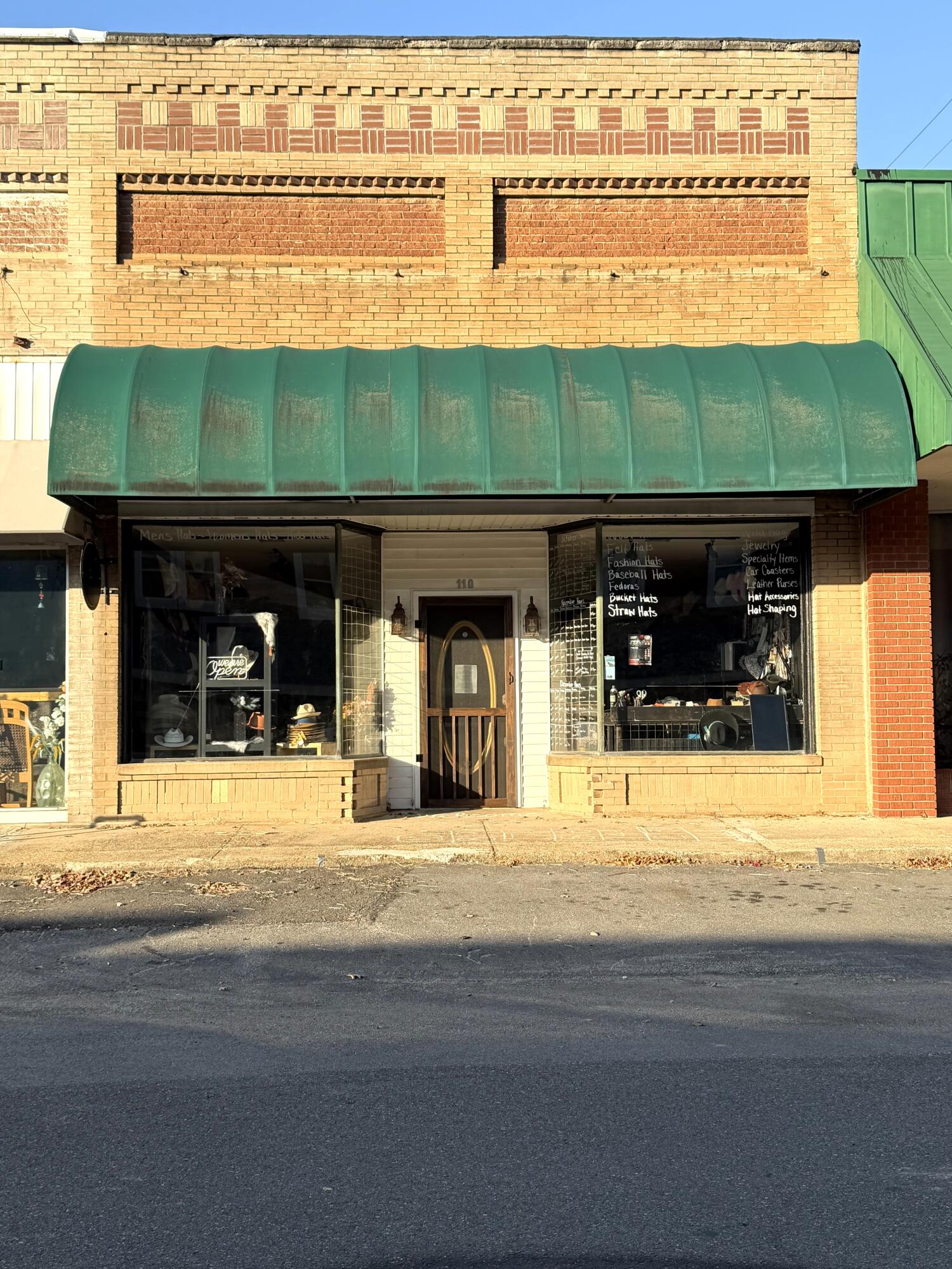 110 North Oak Property Photo 1