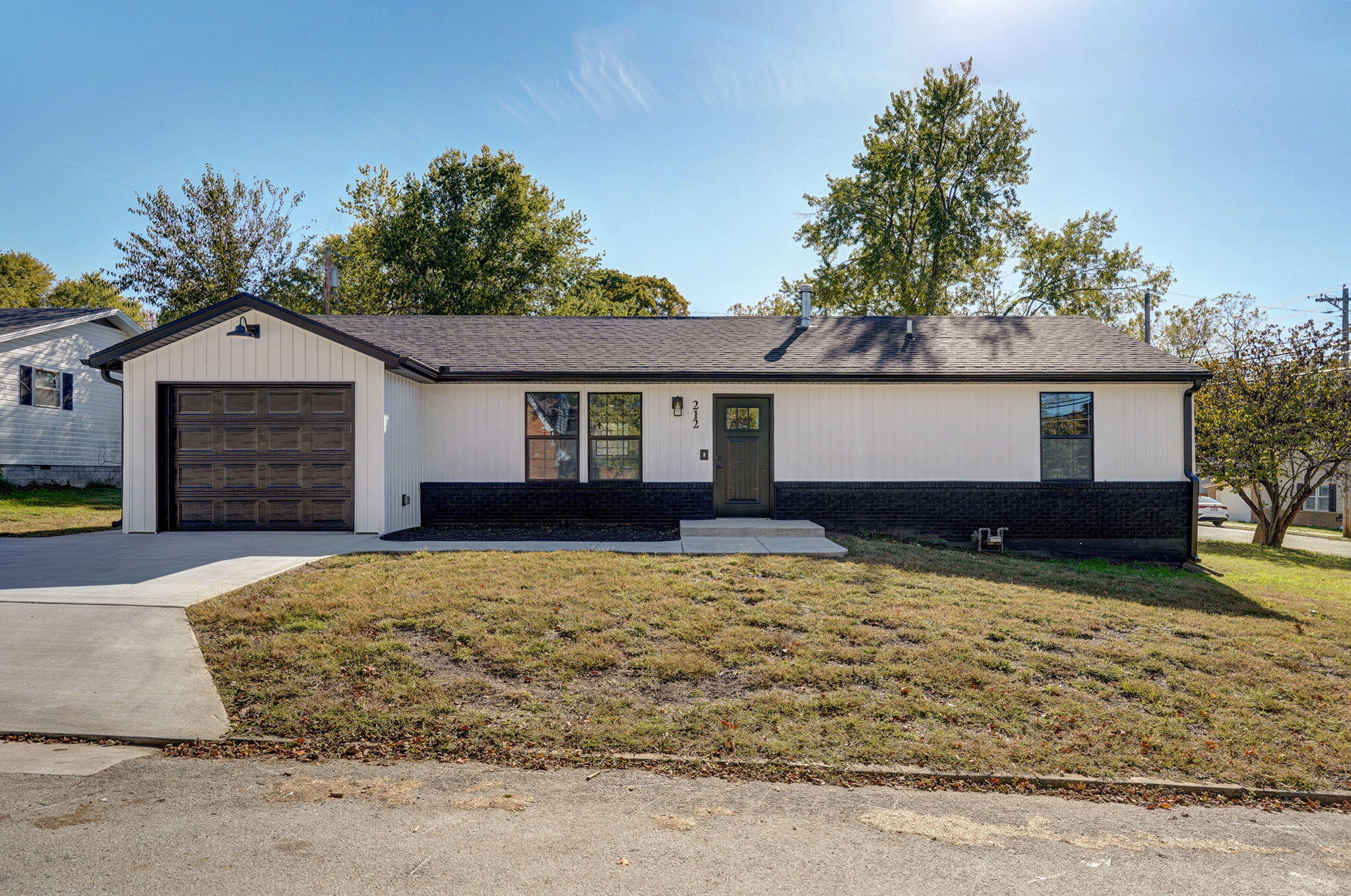 212 West South Street Property Photo 1