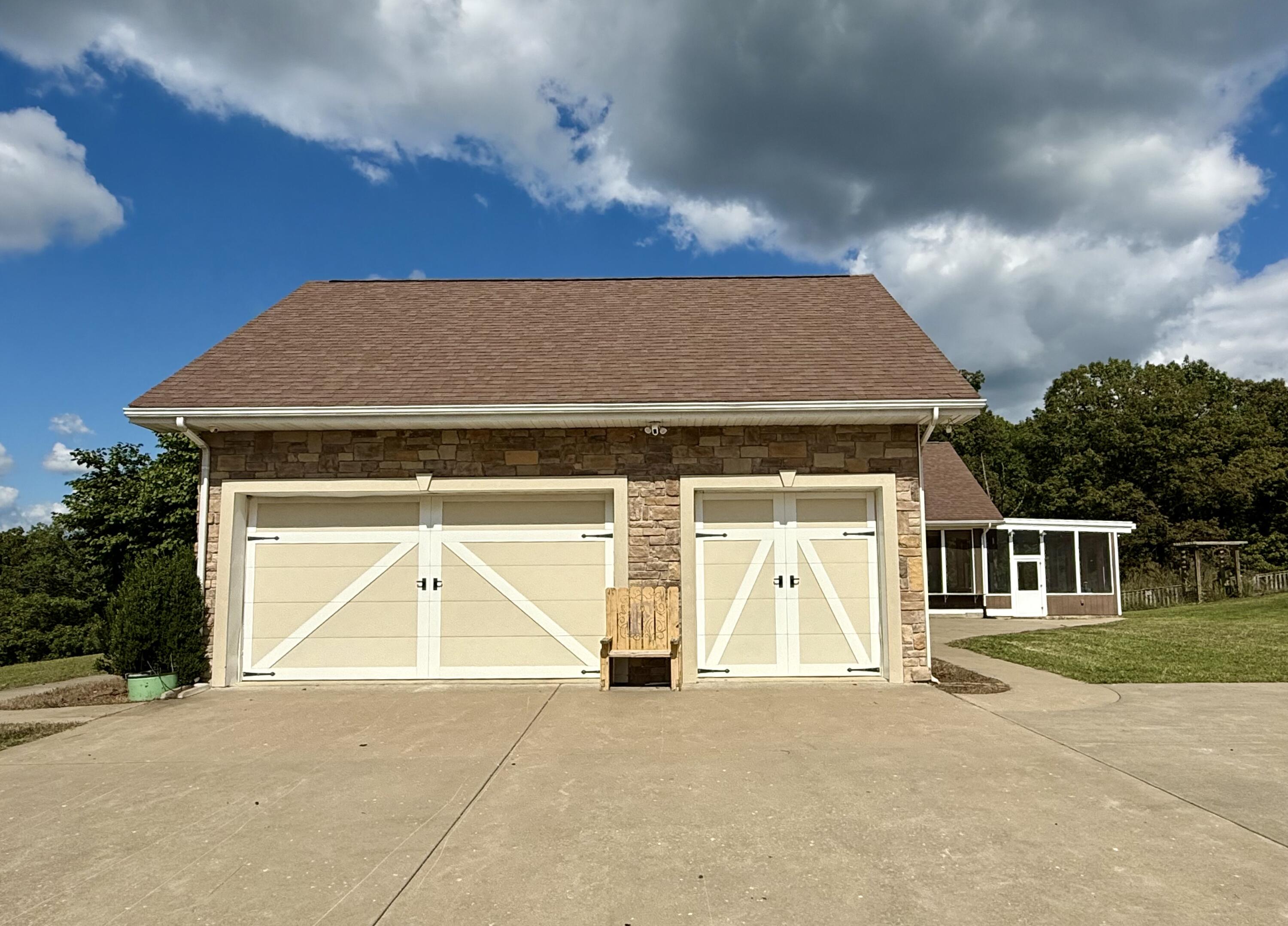 16133 Overlook Lane Property Photo 4