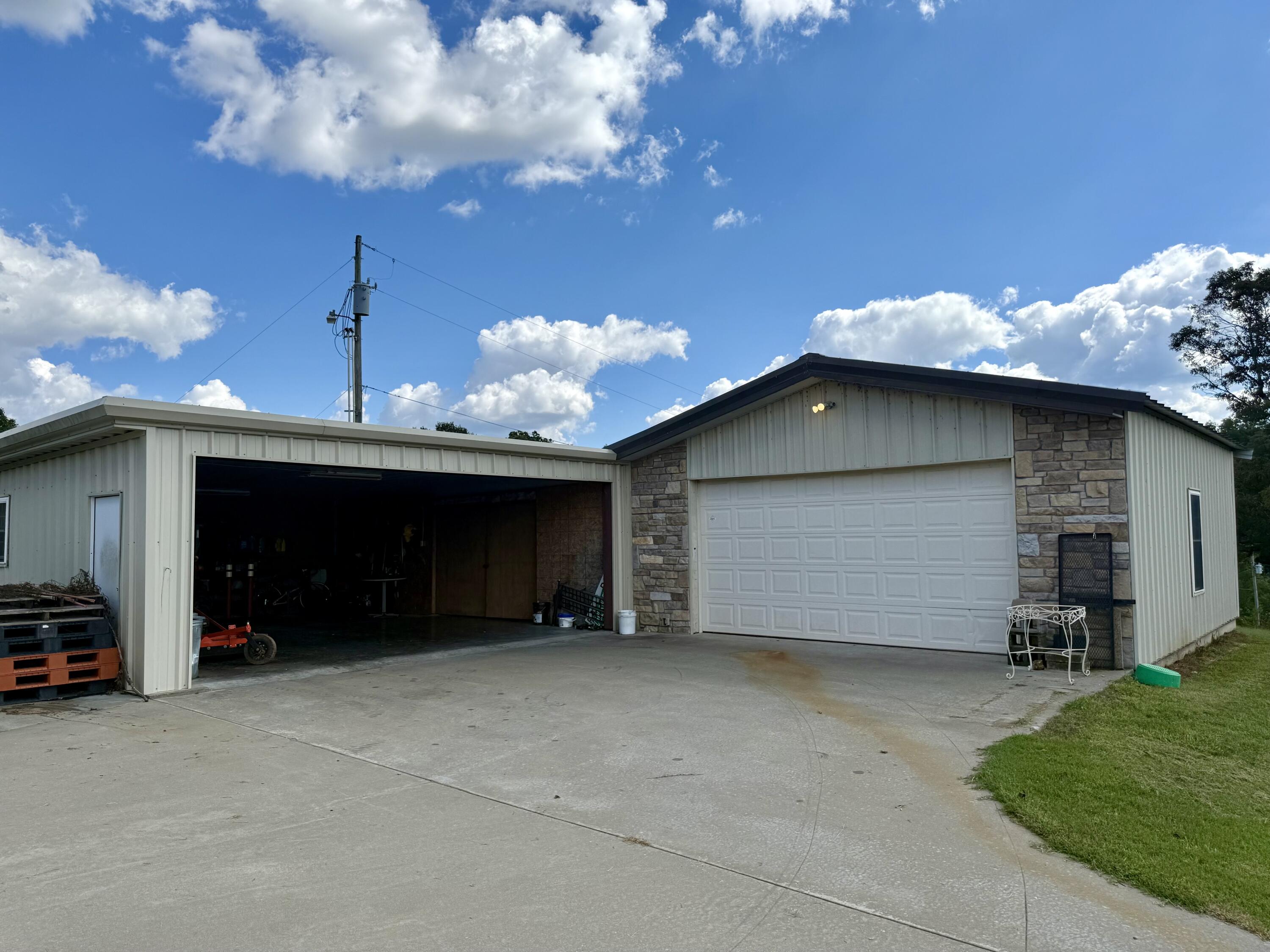 16133 Overlook Lane Property Photo 6