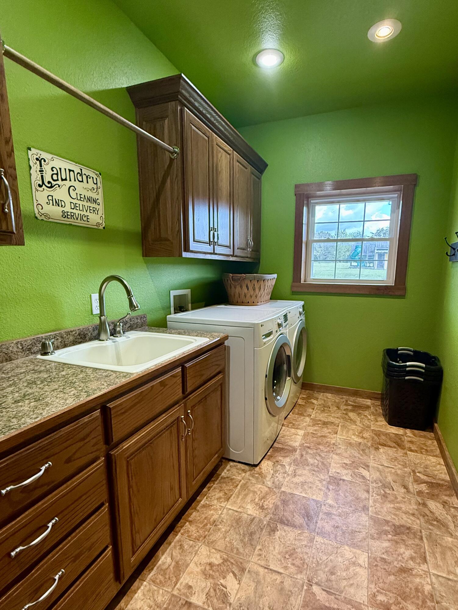 16133 Overlook Lane Property Photo 7