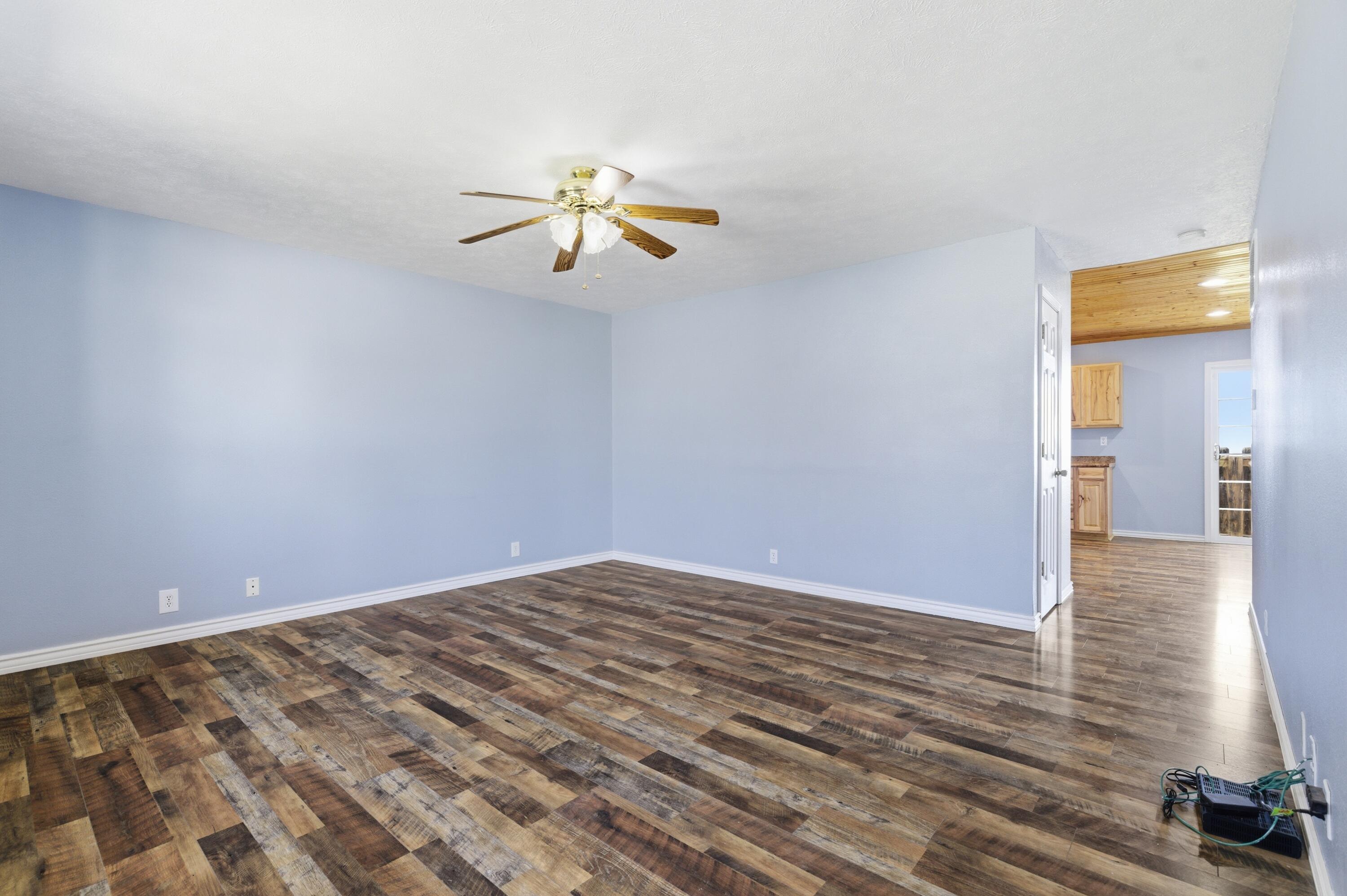 23548 Lawrence 1090 Property Photo 7