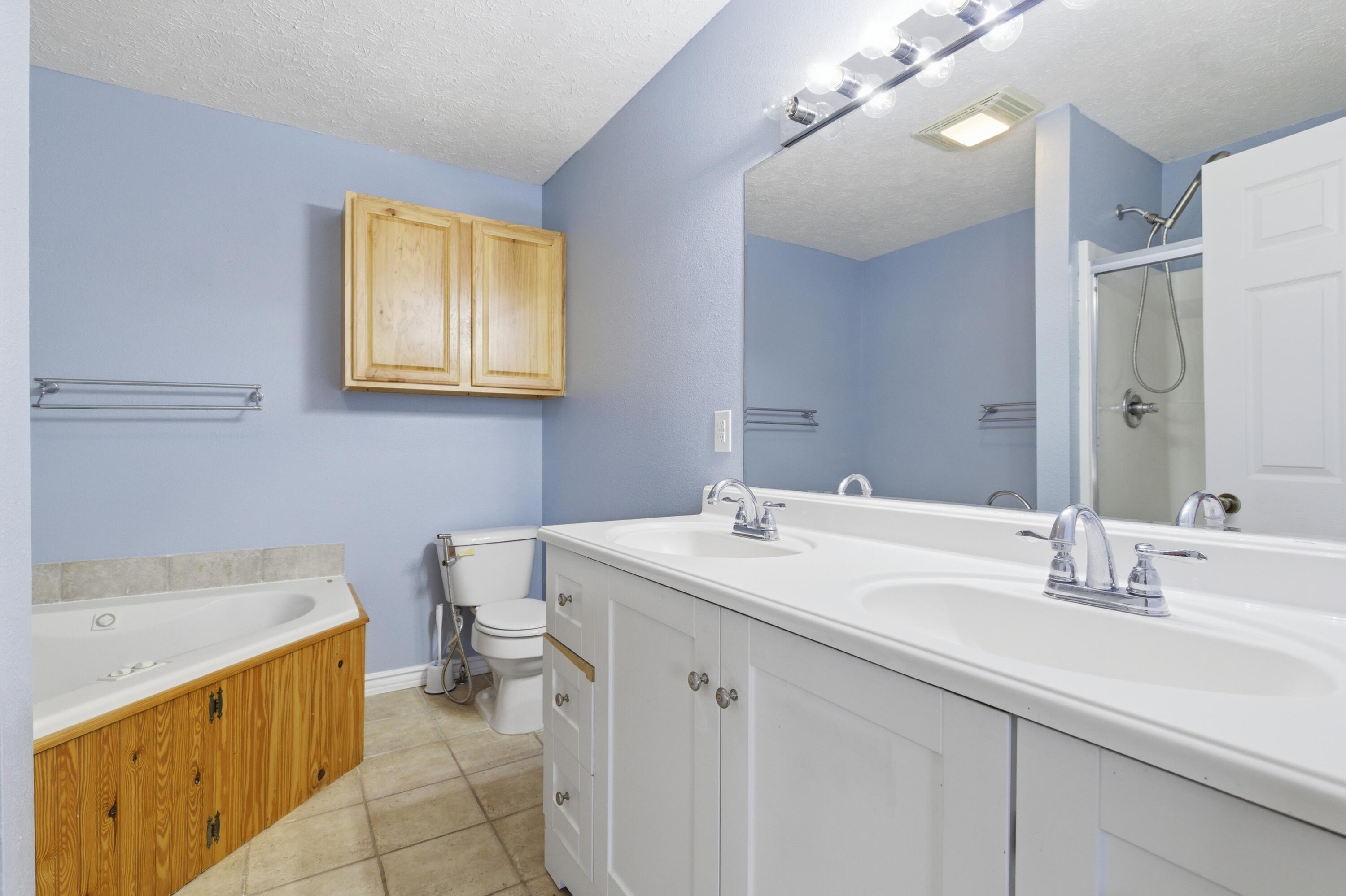 23548 Lawrence 1090 Property Photo 9