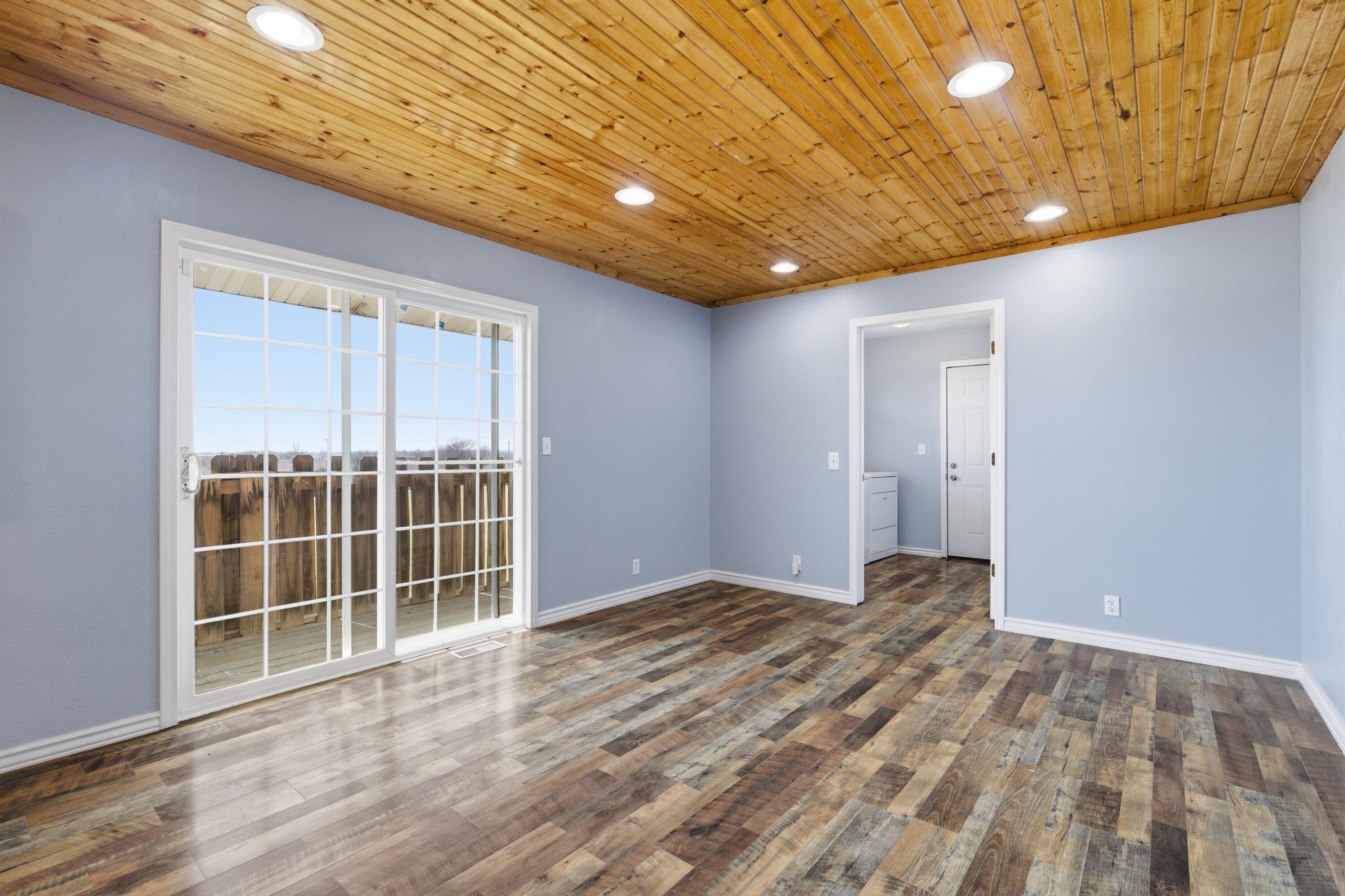 23548 Lawrence 1090 Property Photo 17
