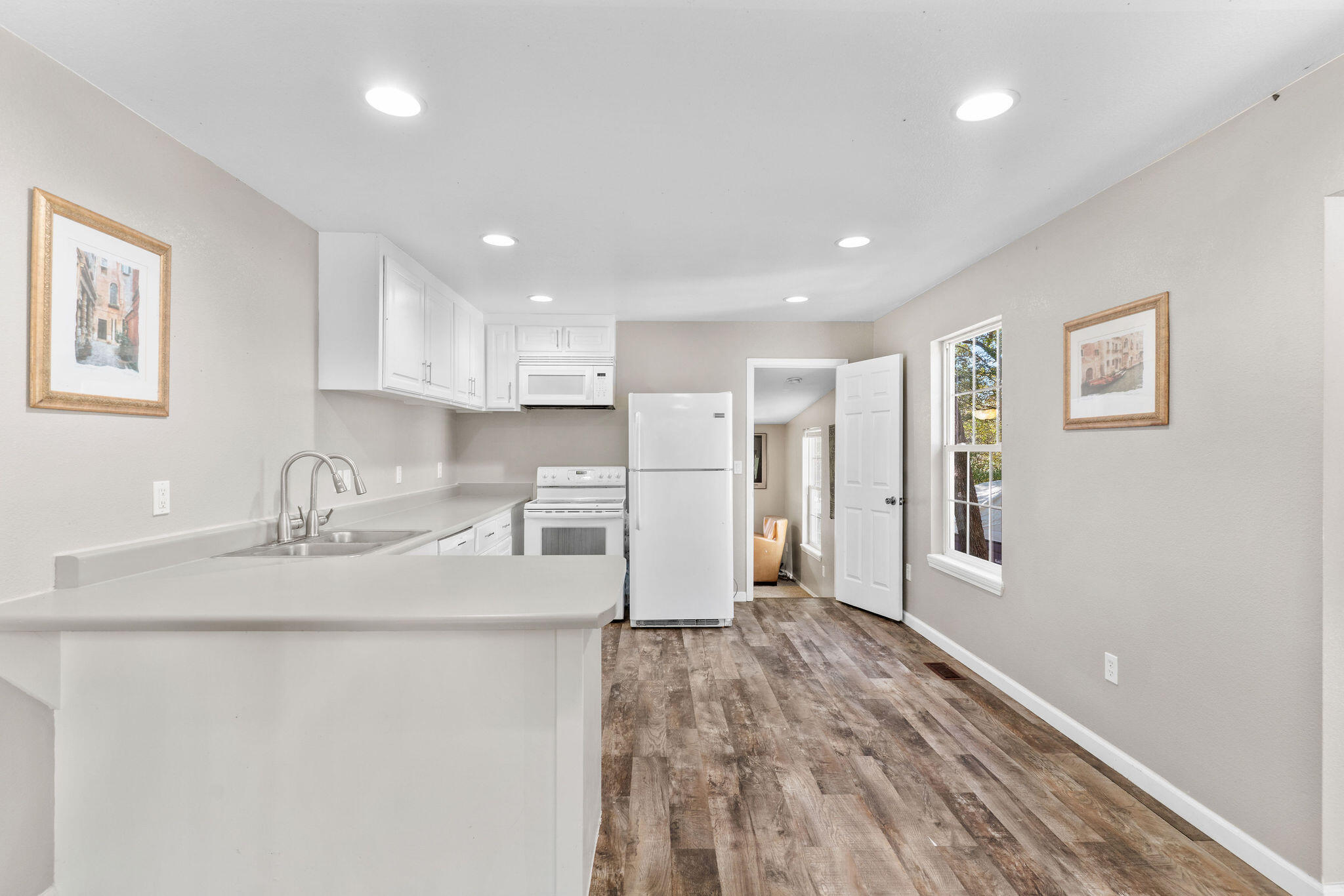 704 Iowa Colony Road Property Photo 10