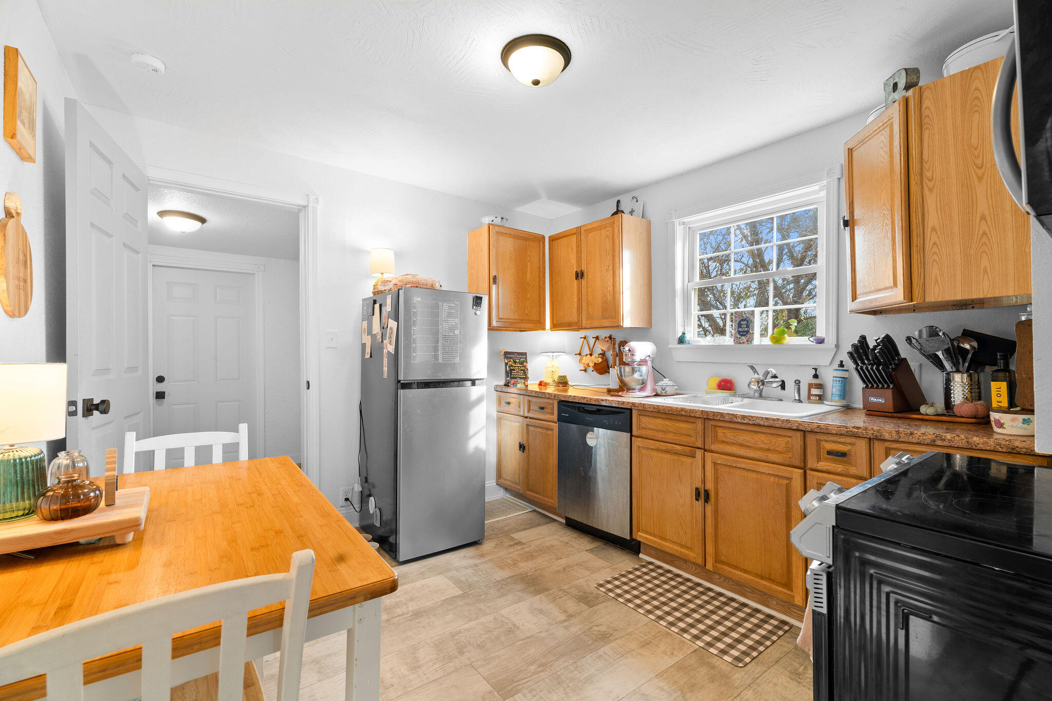 2323 West Walnut Street Property Photo 6