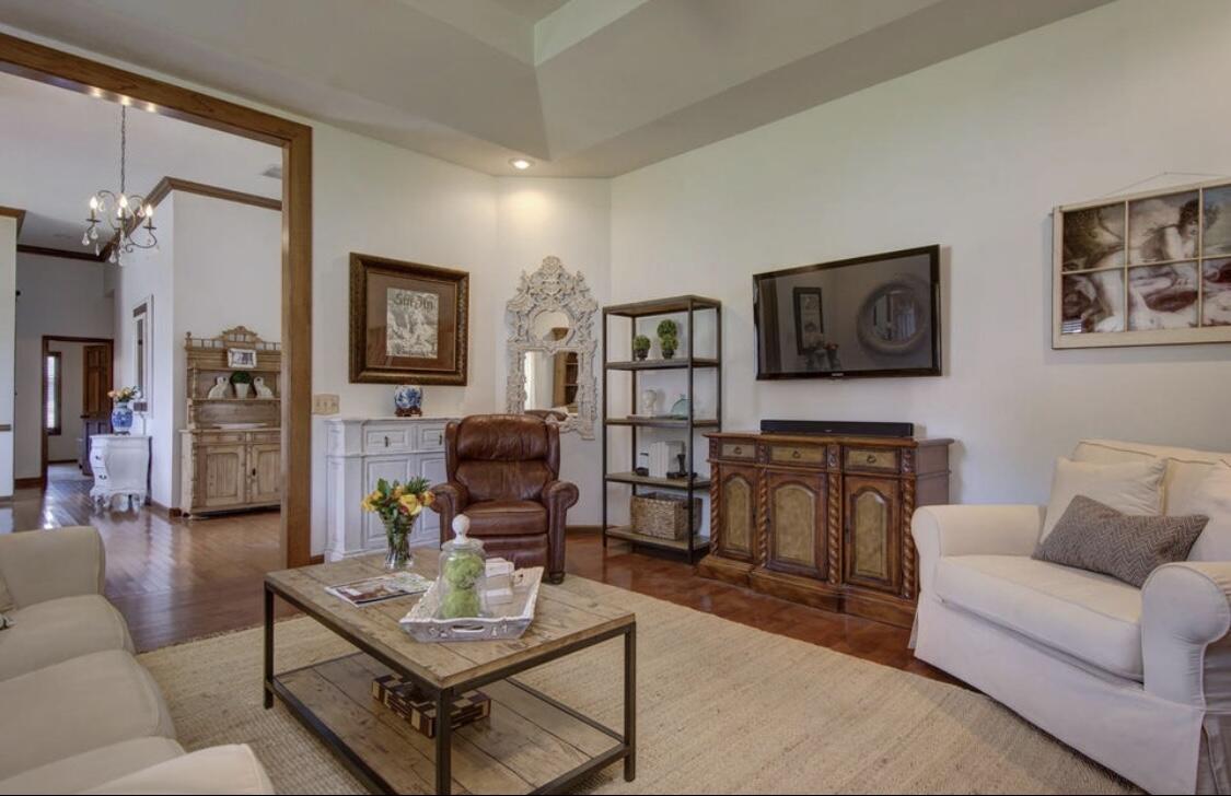 3165 East Topping Circle Property Photo 6