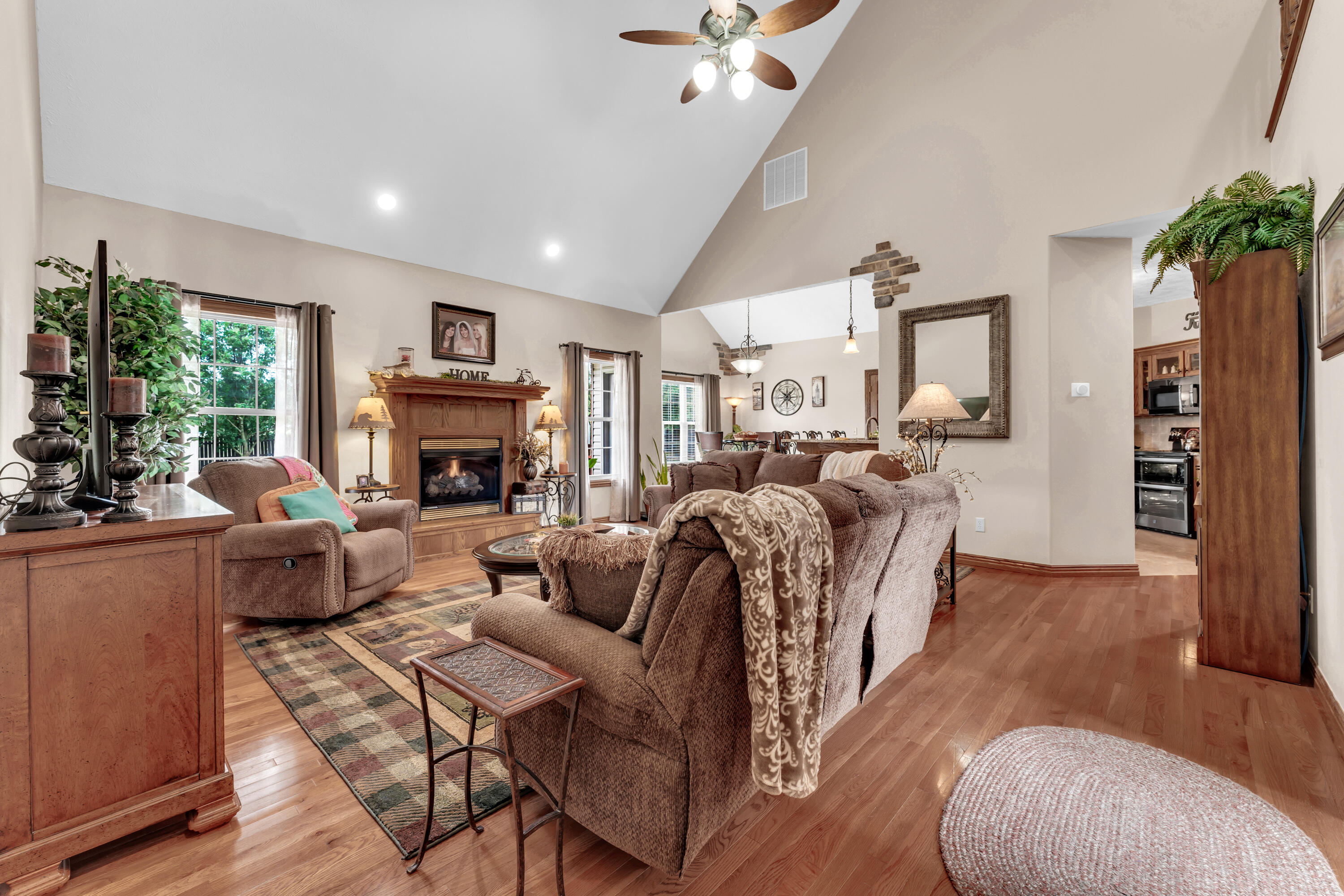 1910 West Meadow Lark Lane Property Photo 11