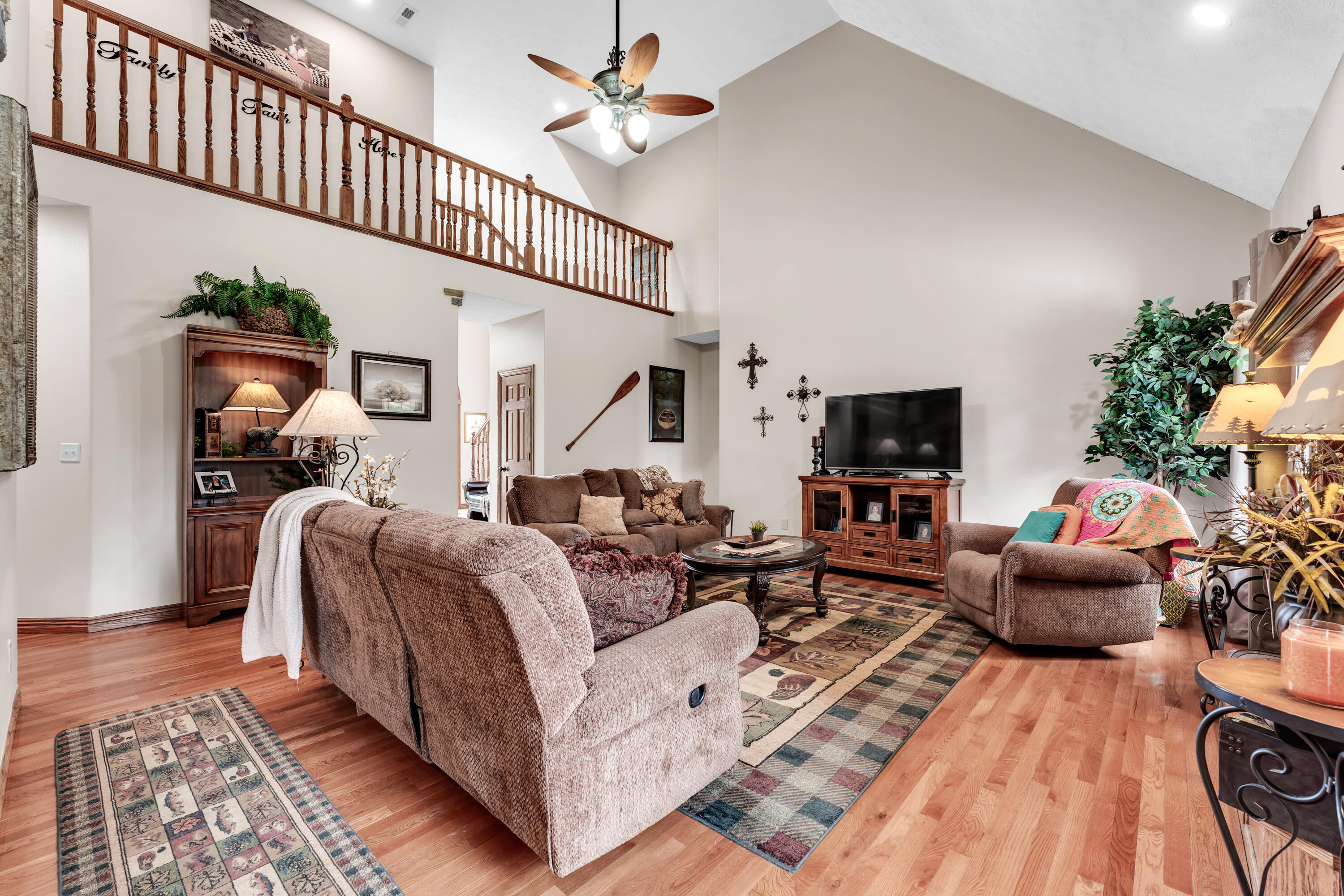 1910 West Meadow Lark Lane Property Photo 13