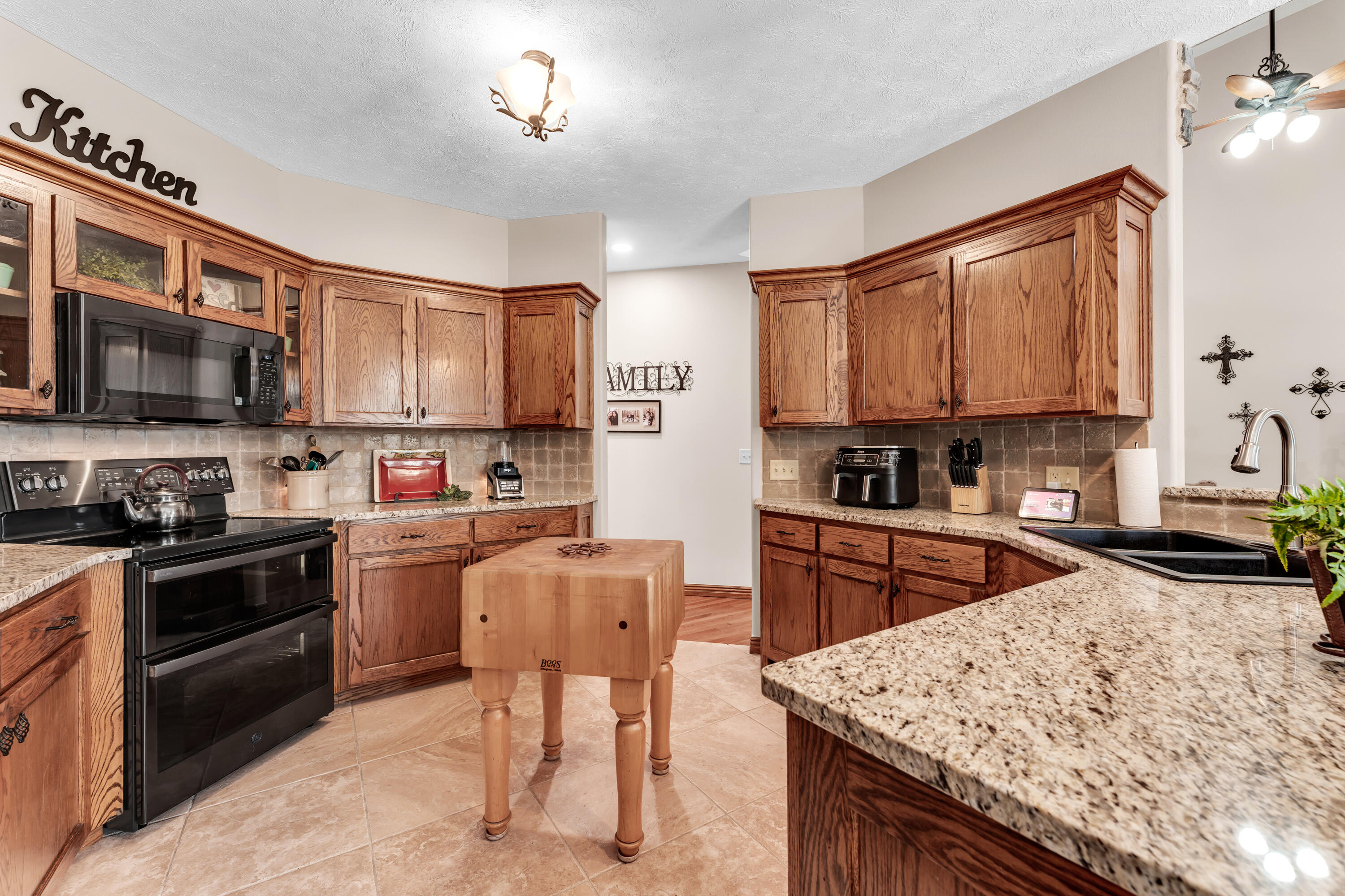 1910 West Meadow Lark Lane Property Photo 17
