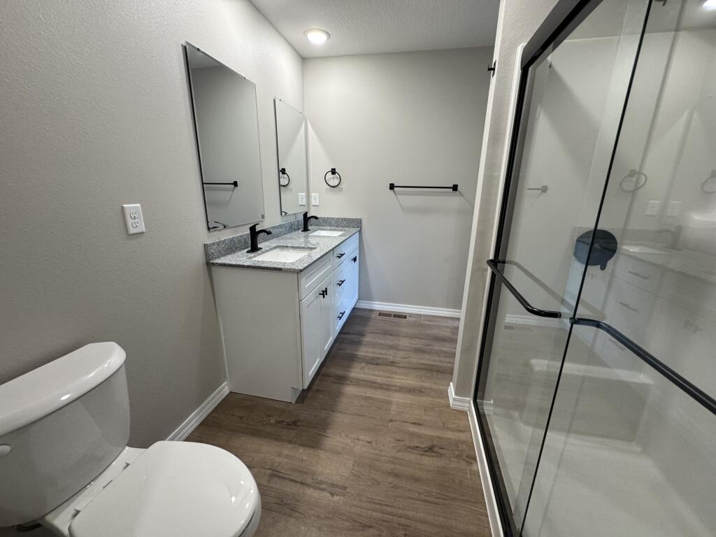 1401 South Barnard Way Property Photo 6