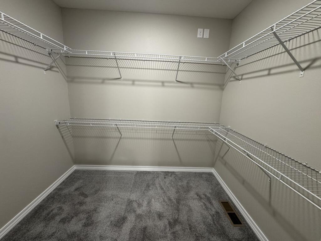1401 South Barnard Way Property Photo 7