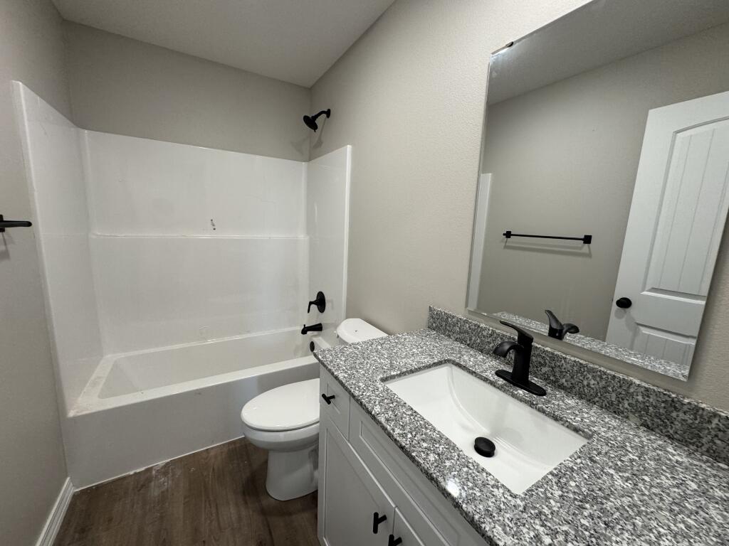 1401 South Barnard Way Property Photo 10