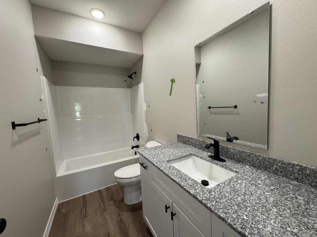 1401 South Barnard Way Property Photo 12