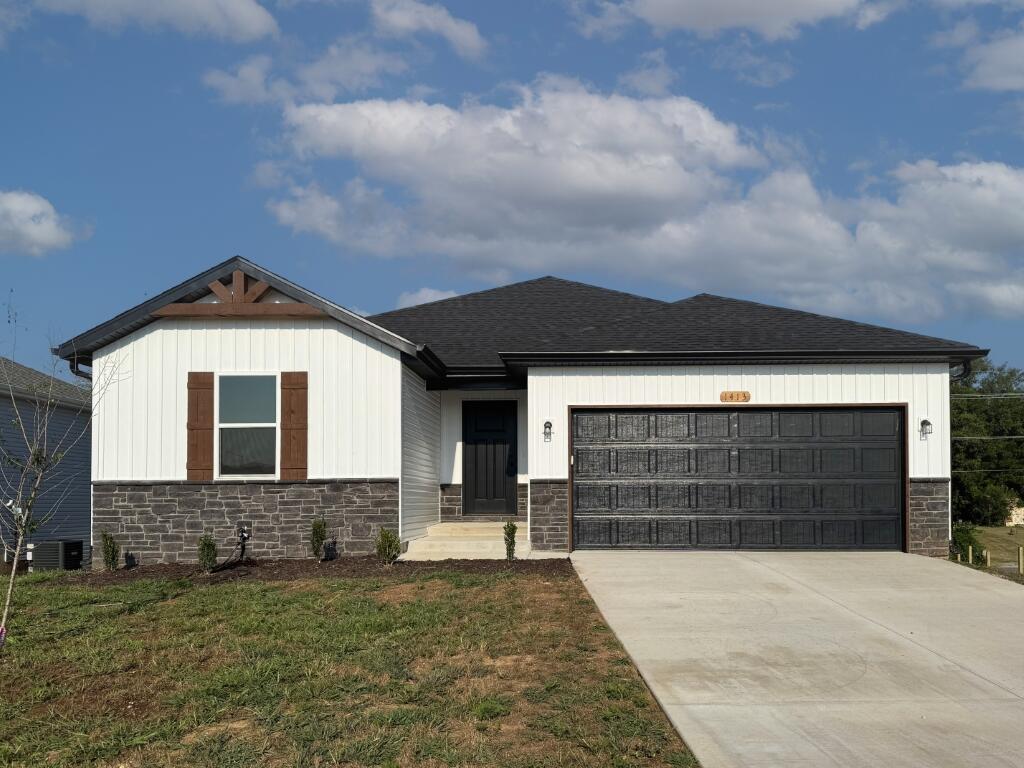 1413 South Barnard Way Property Photo 1