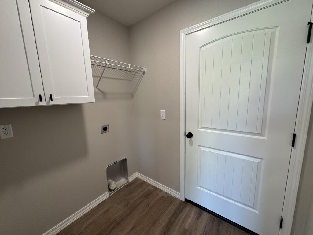 1413 South Barnard Way Property Photo 3